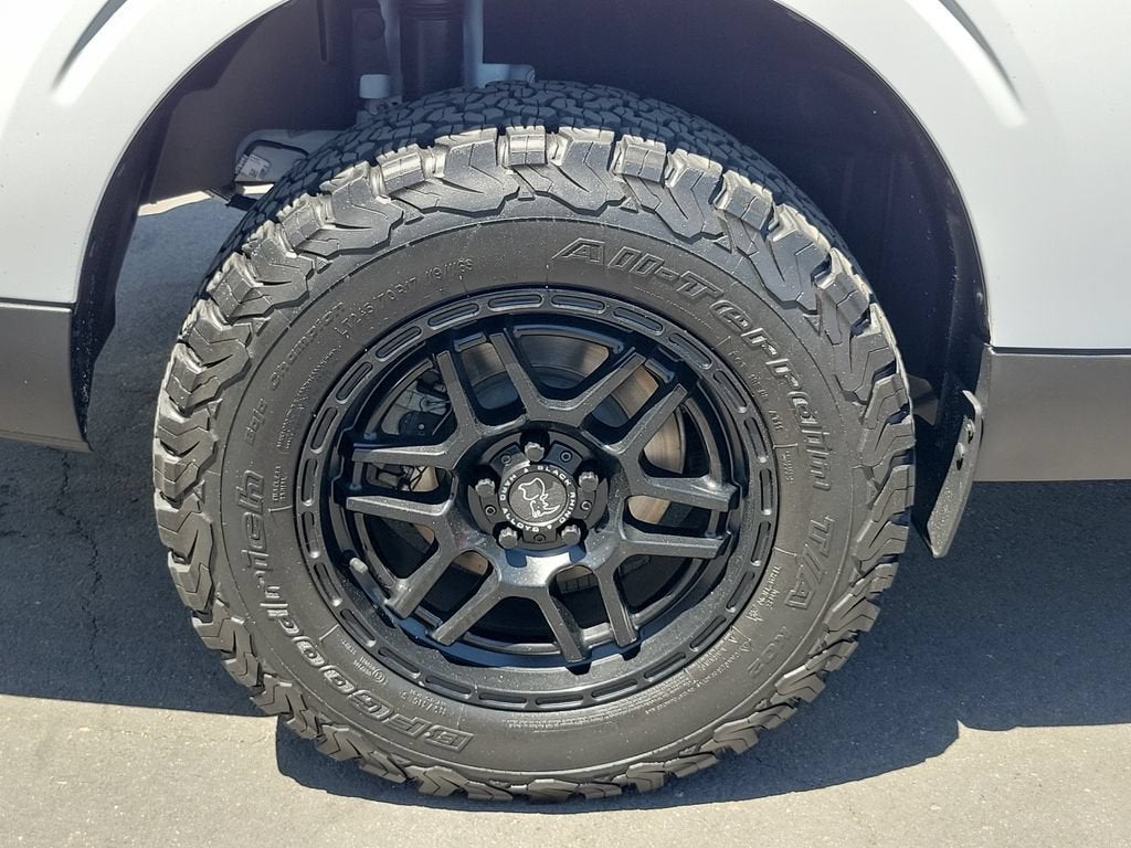View vehicle photo 6