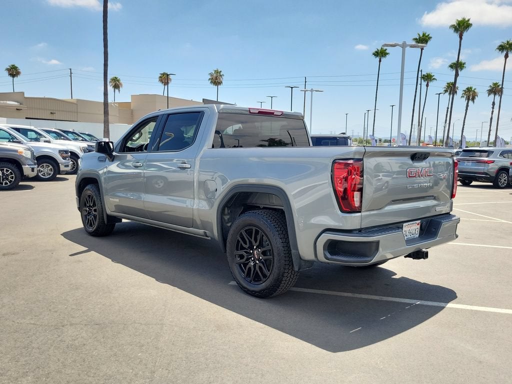 View vehicle photo 3