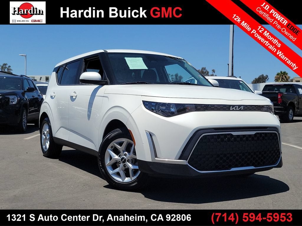 White 2024 Kia Soul SUV / Crossover Front-Wheel Drive Continuously Variable Transmission