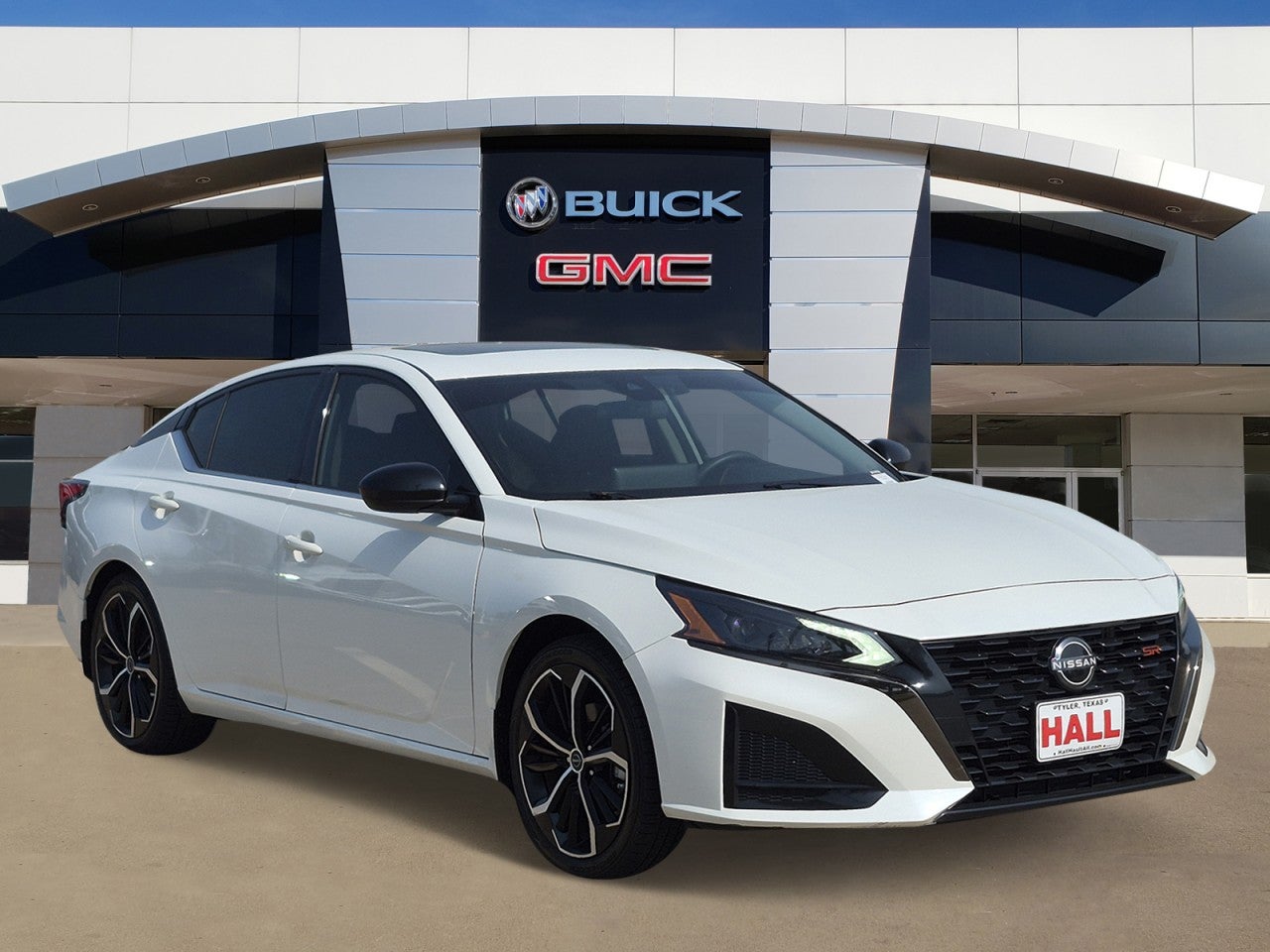 White 2023 Nissan Altima Sedan Front-Wheel Drive Automatic