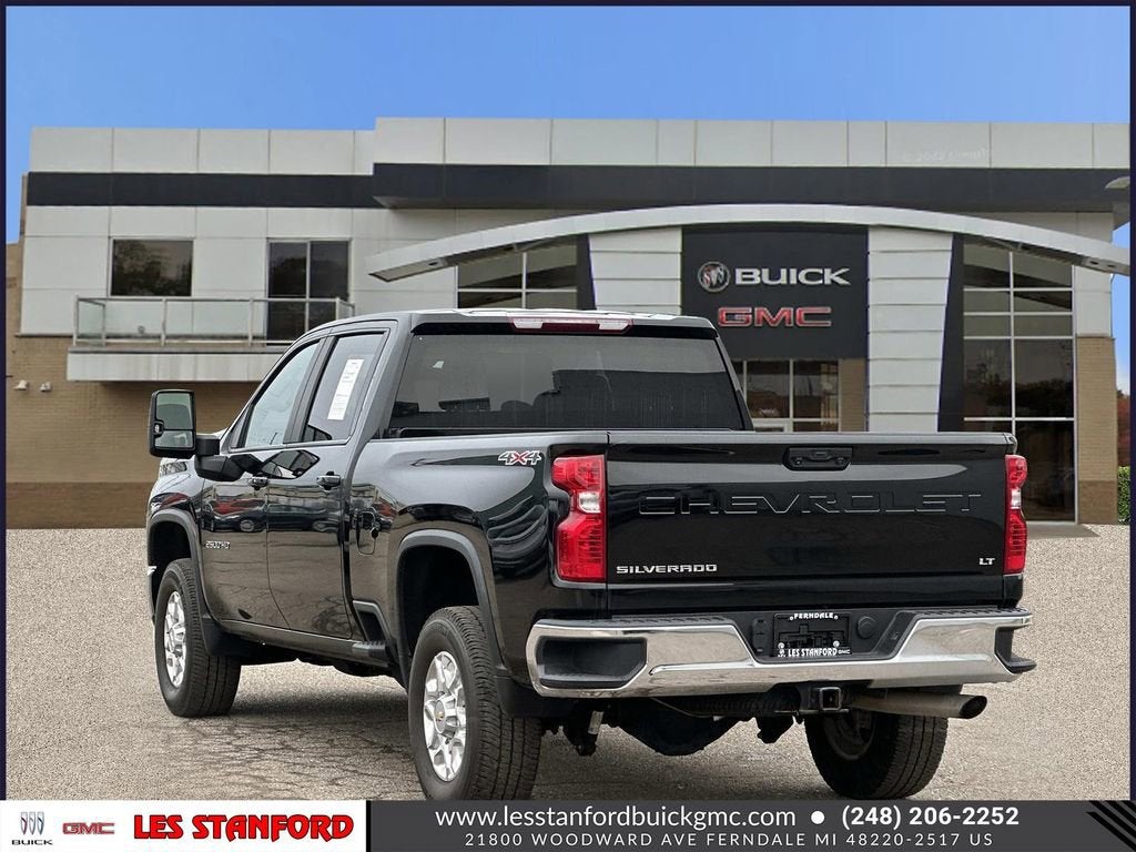 View vehicle photo 4