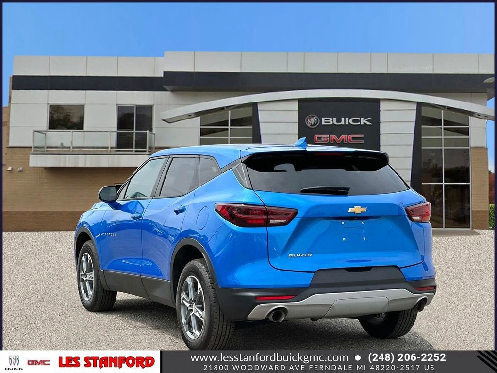 View vehicle photo 4
