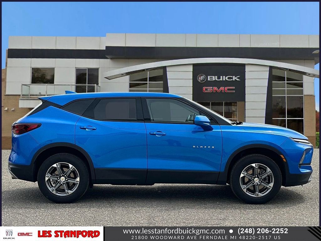 View vehicle photo 7