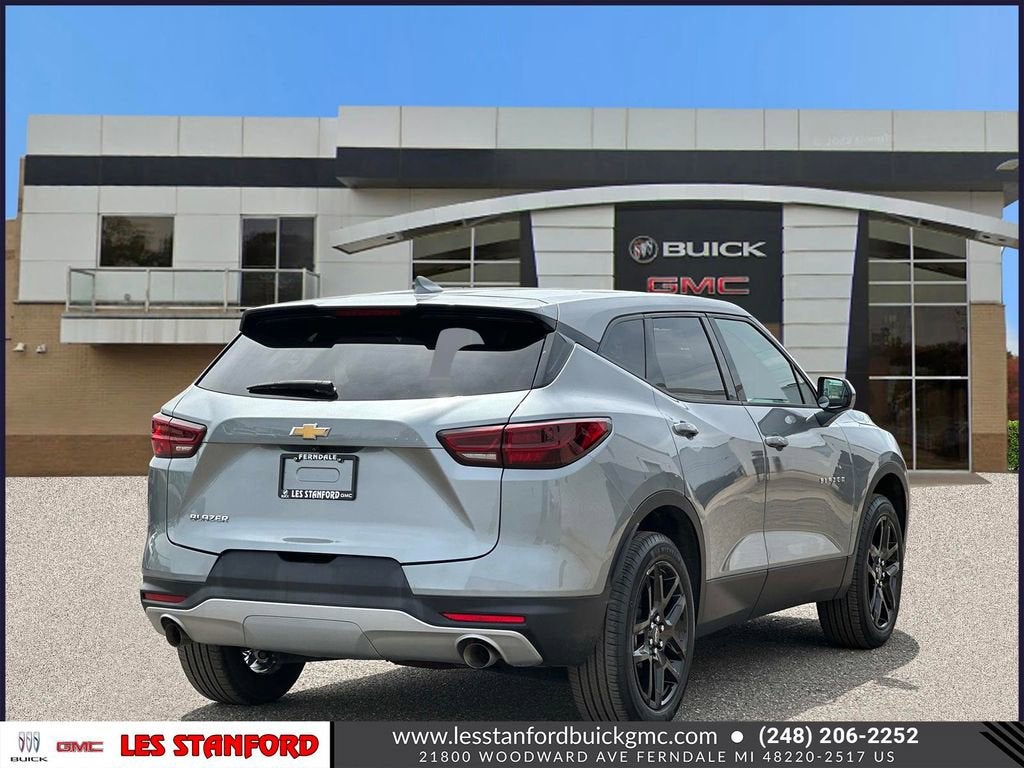 View vehicle photo 6