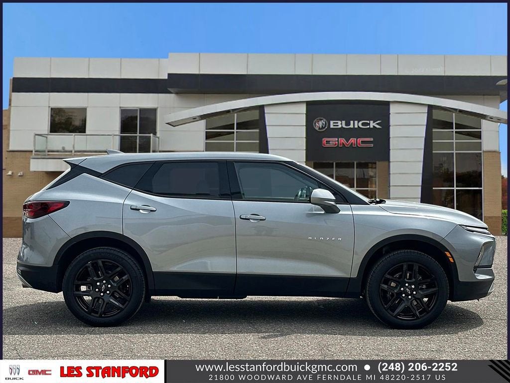 View vehicle photo 7