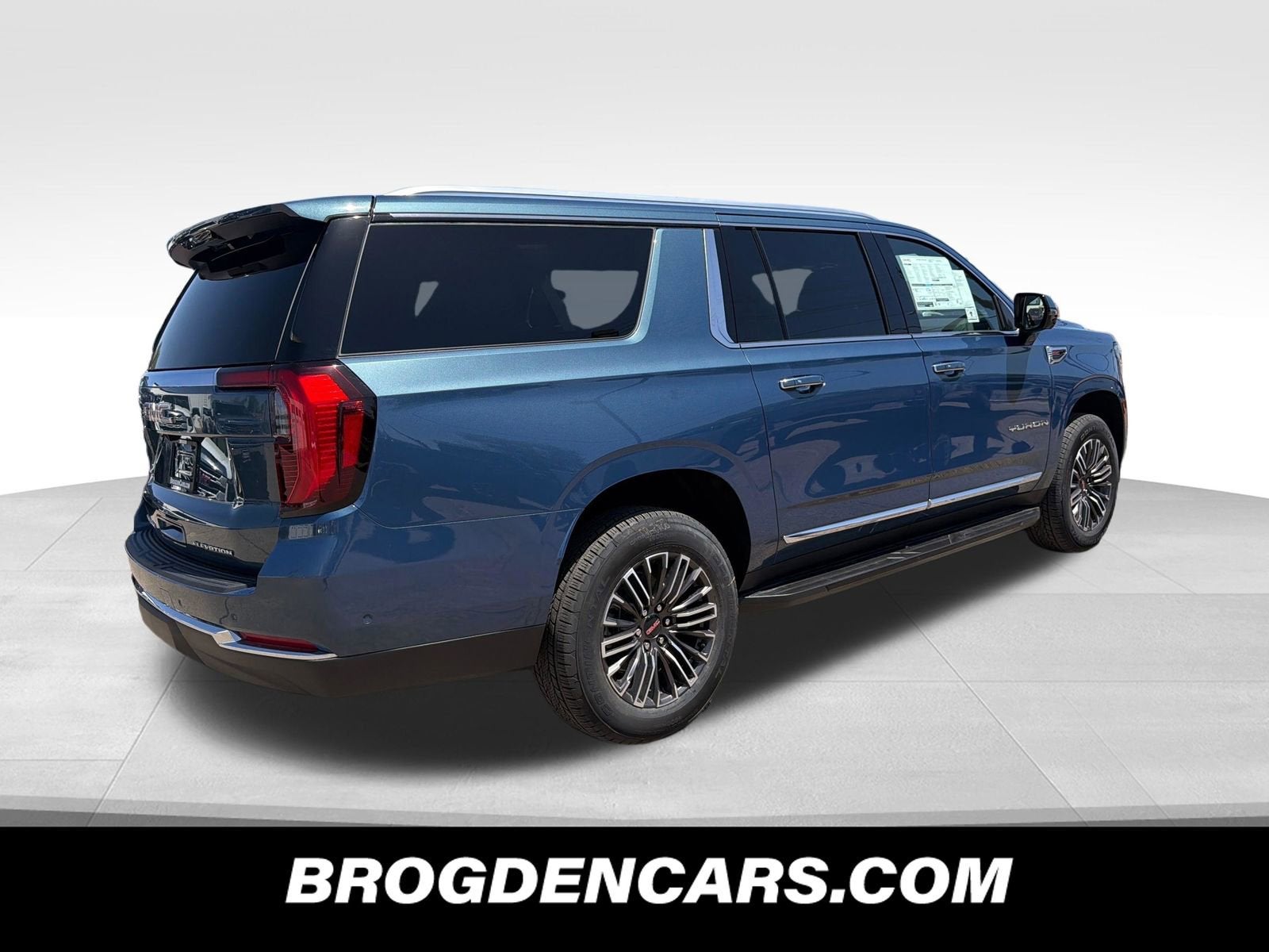 View vehicle photo 3