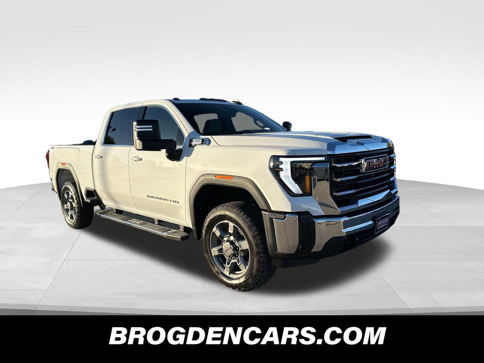 Summit White 2026 GMC Sierra 2500HD Pickup Truck Four-Wheel Drive Automatic