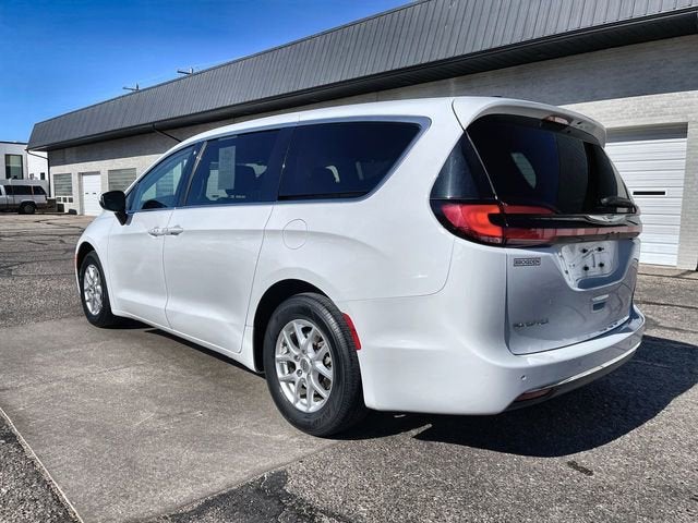 View vehicle photo 7