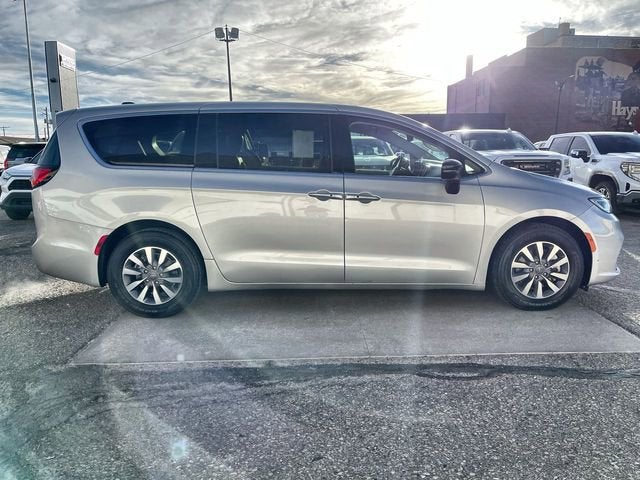 View vehicle photo 4