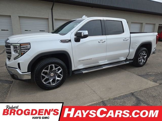 White Frost Tricoat 2022 GMC Sierra 1500 SLT Crew Cab 4WD Pickup Truck Four-Wheel Drive Automatic