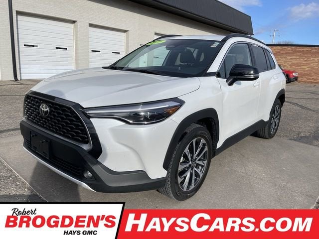  2025 Toyota Corolla Cross XLE FWD   