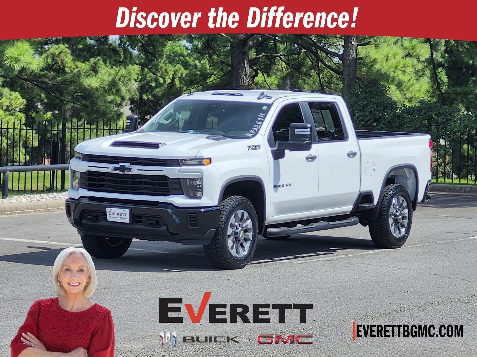 Summit White 2024 Chevrolet Silverado 2500HD Pickup Truck Four-Wheel Drive Automatic