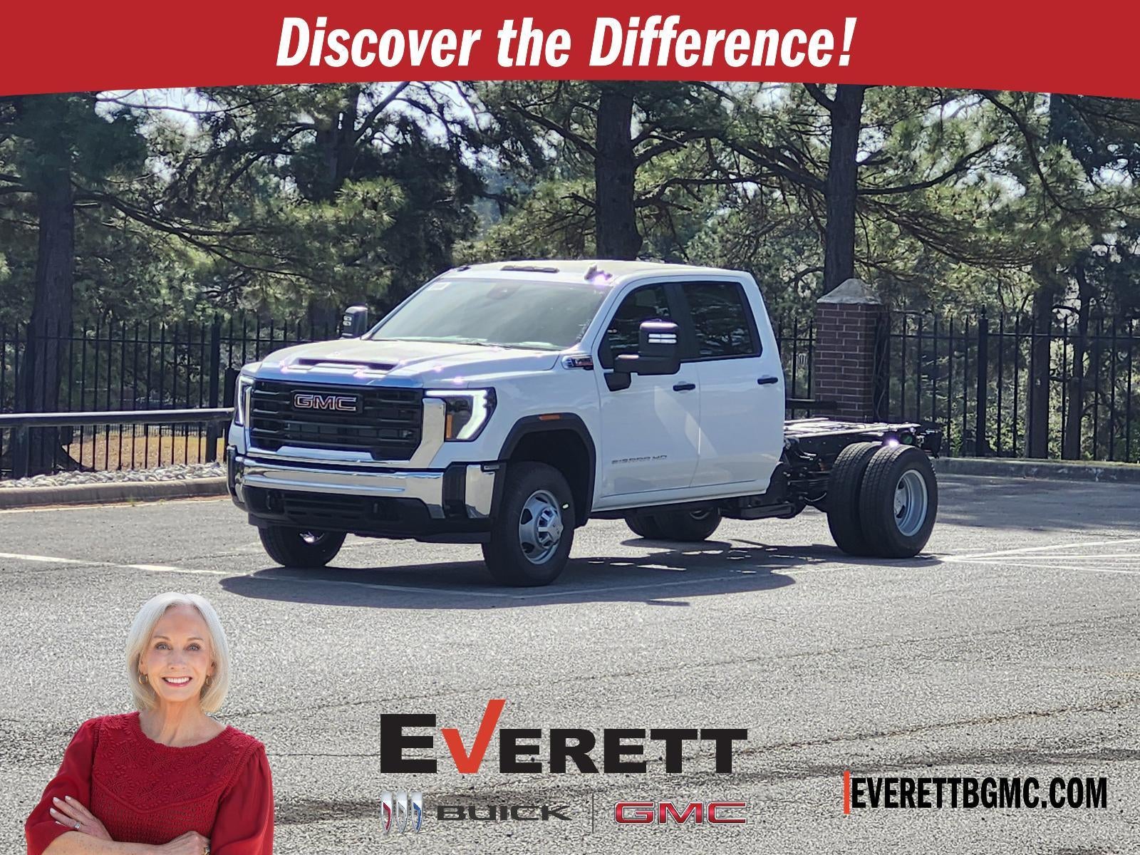 Summit White 2026 GMC Sierra 3500HD Chassis Pickup Truck Four-Wheel Drive Automatic