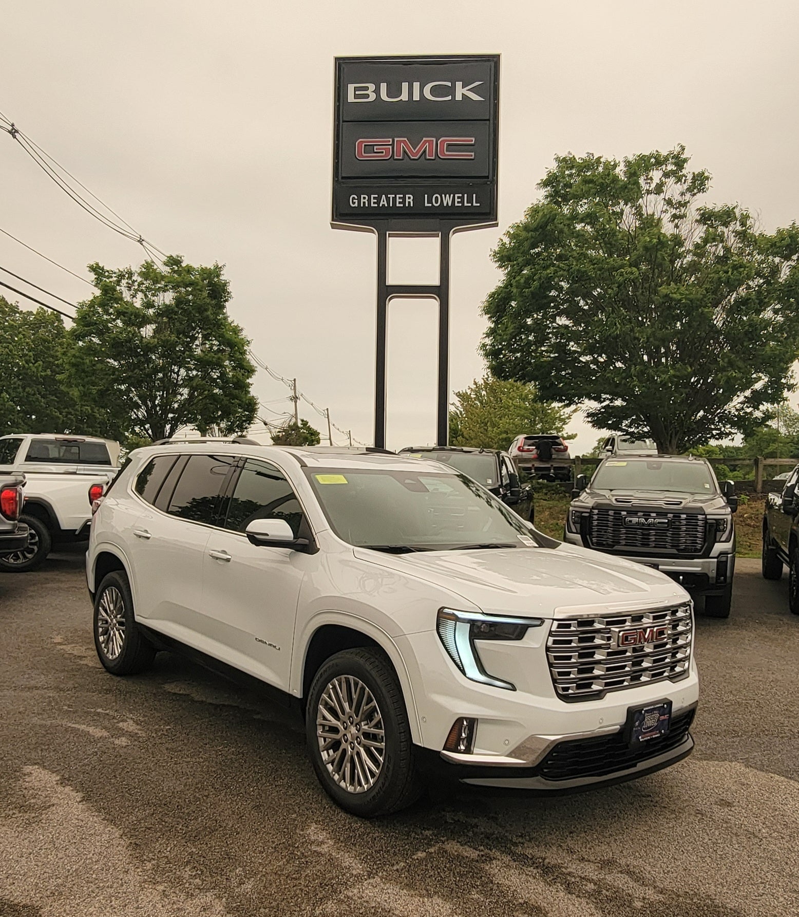Glacier White Tricoat 2026 GMC Acadia SUV / Crossover Four-Wheel Drive Automatic
