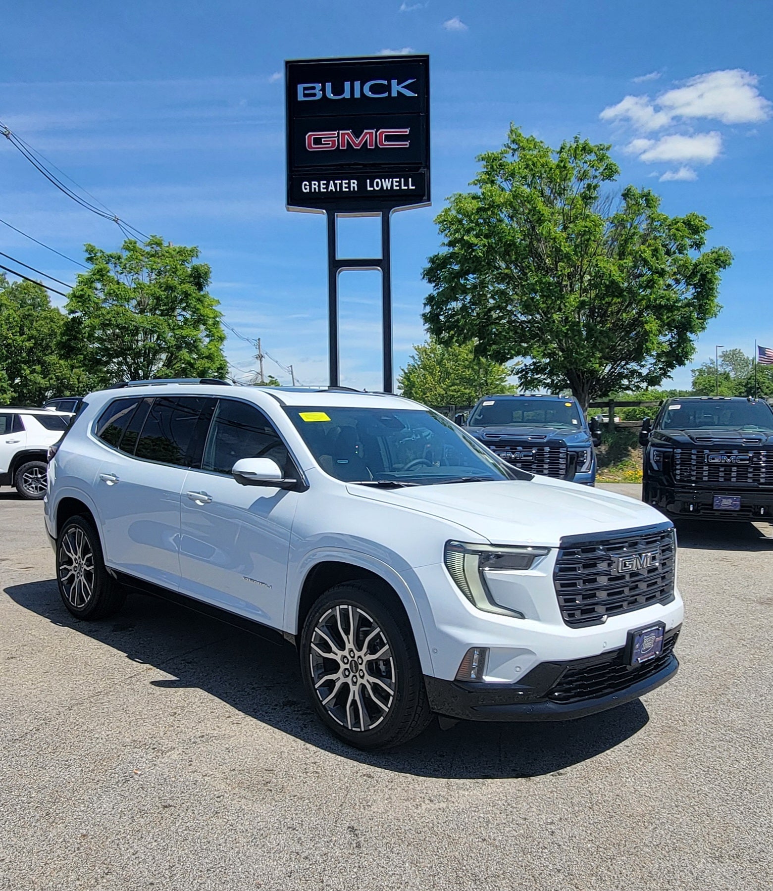 Glacier White Tricoat 2026 GMC Acadia SUV / Crossover Four-Wheel Drive Automatic
