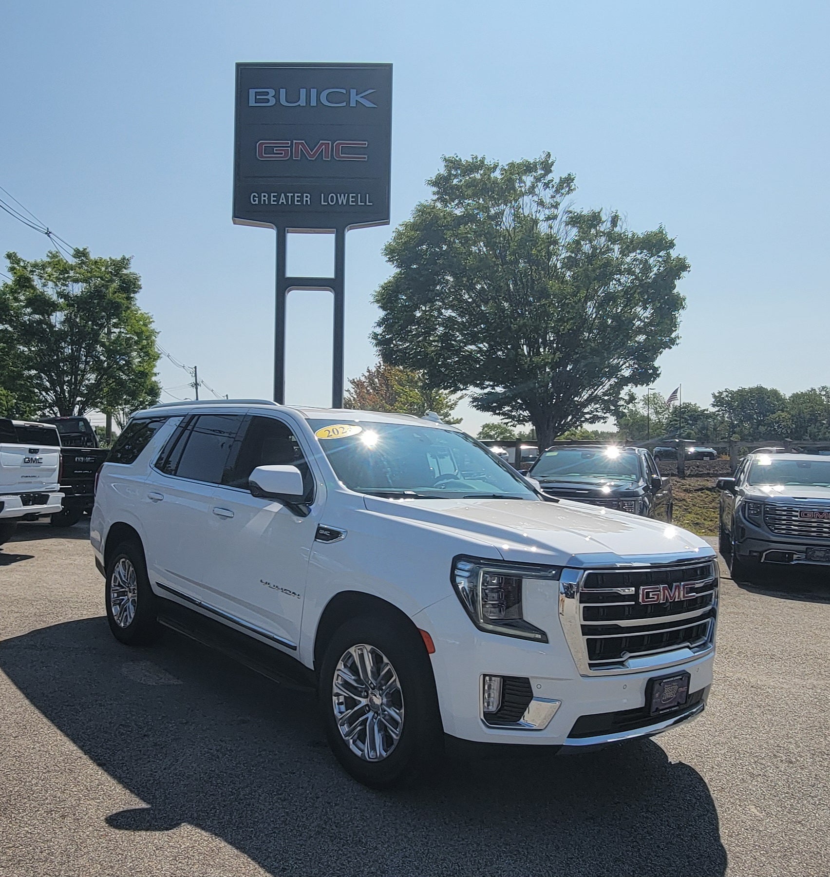 Summit White 2023 GMC Yukon SUV / Crossover Four-Wheel Drive Automatic