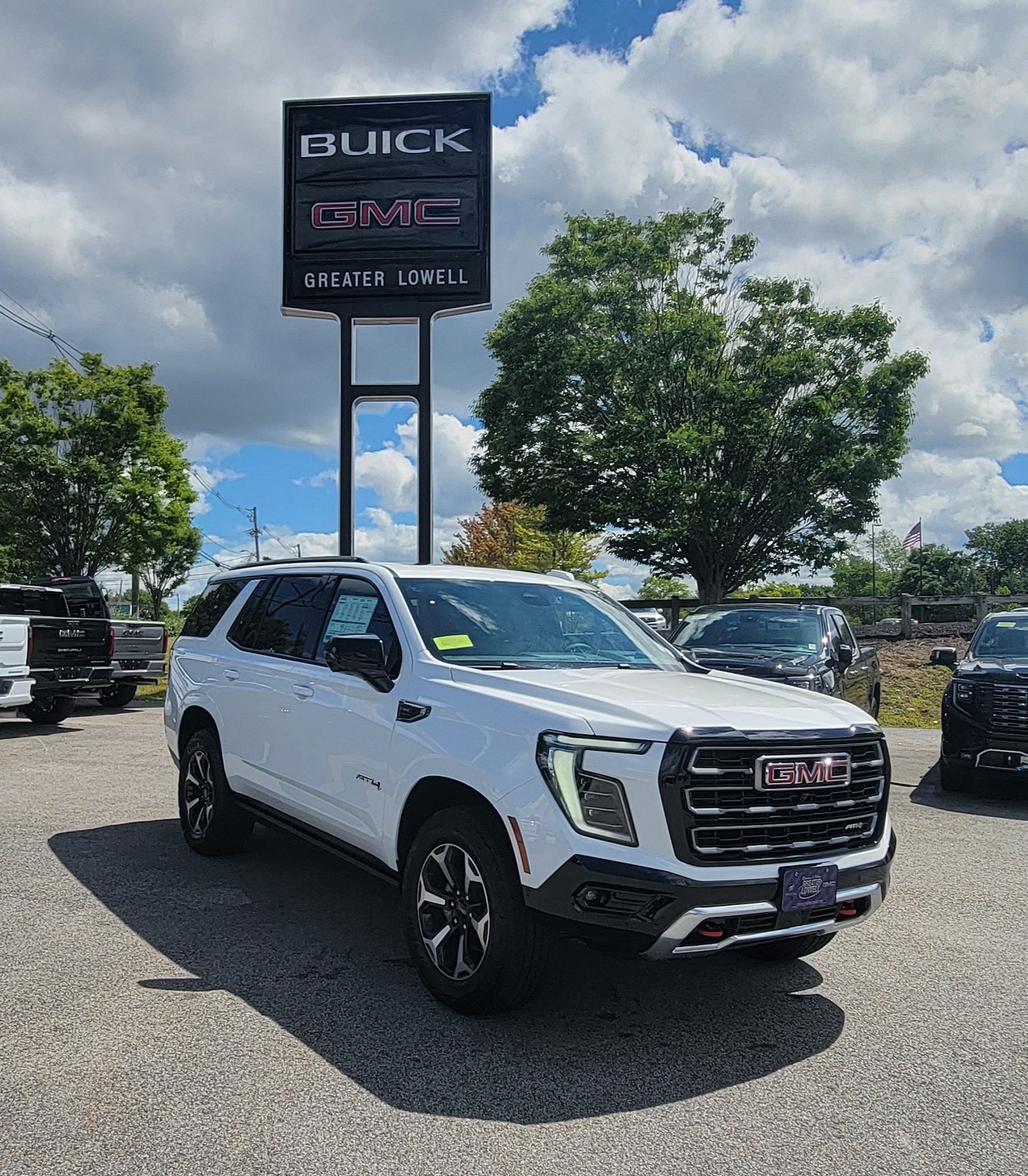 Summit White 2026 GMC Yukon SUV / Crossover Four-Wheel Drive Automatic