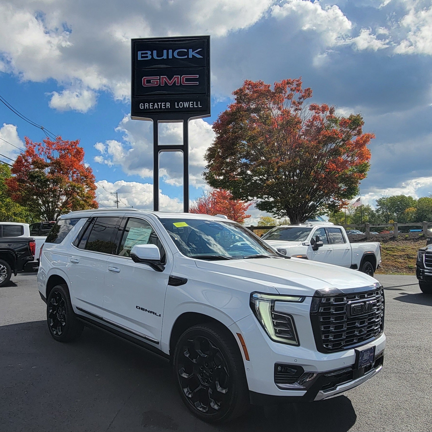 Glacier White Tricoat 2027 GMC Yukon SUV / Crossover Four-Wheel Drive Automatic