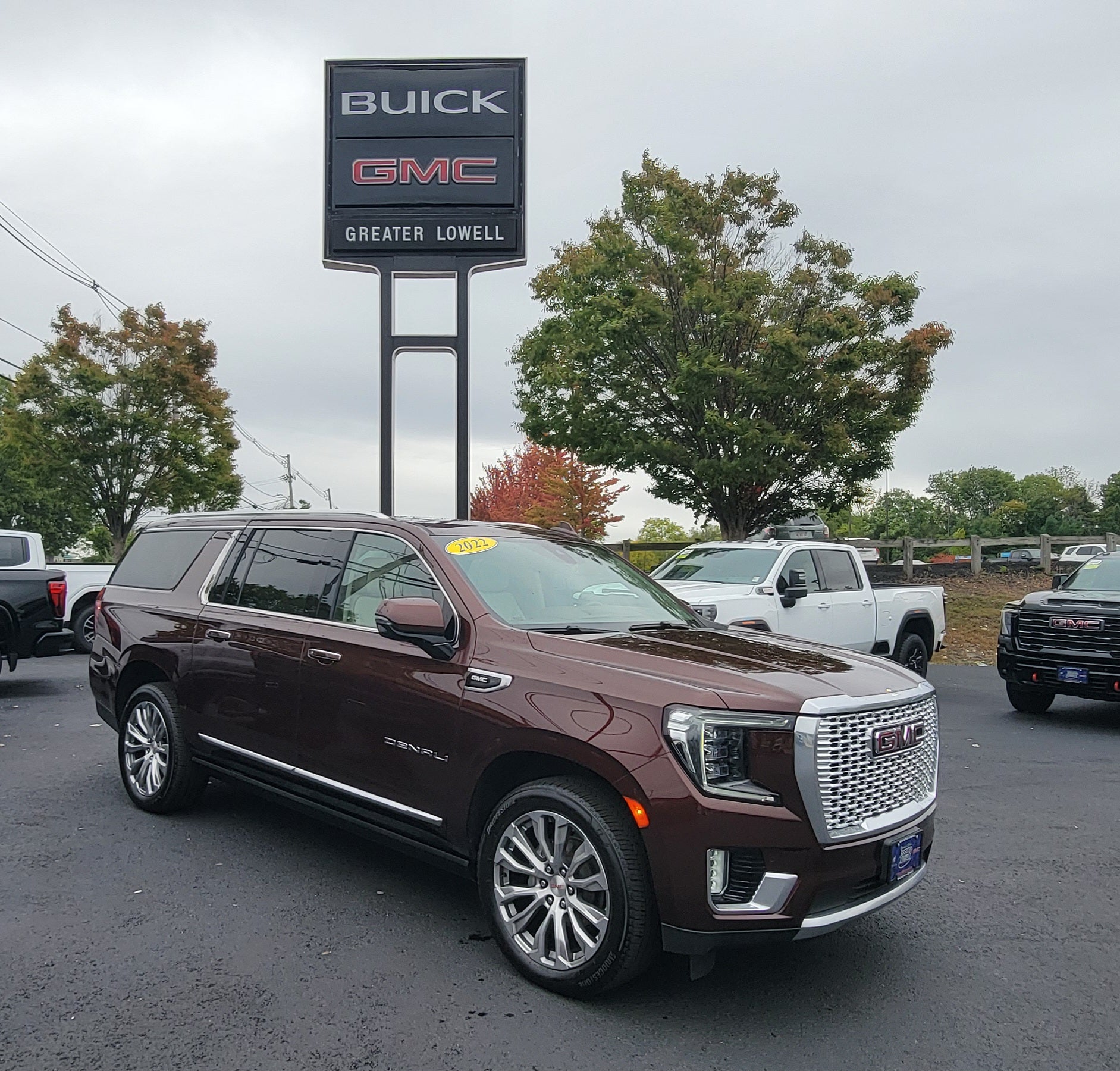 Redwood Metallic 2022 GMC Yukon XL SUV / Crossover Four-Wheel Drive Automatic