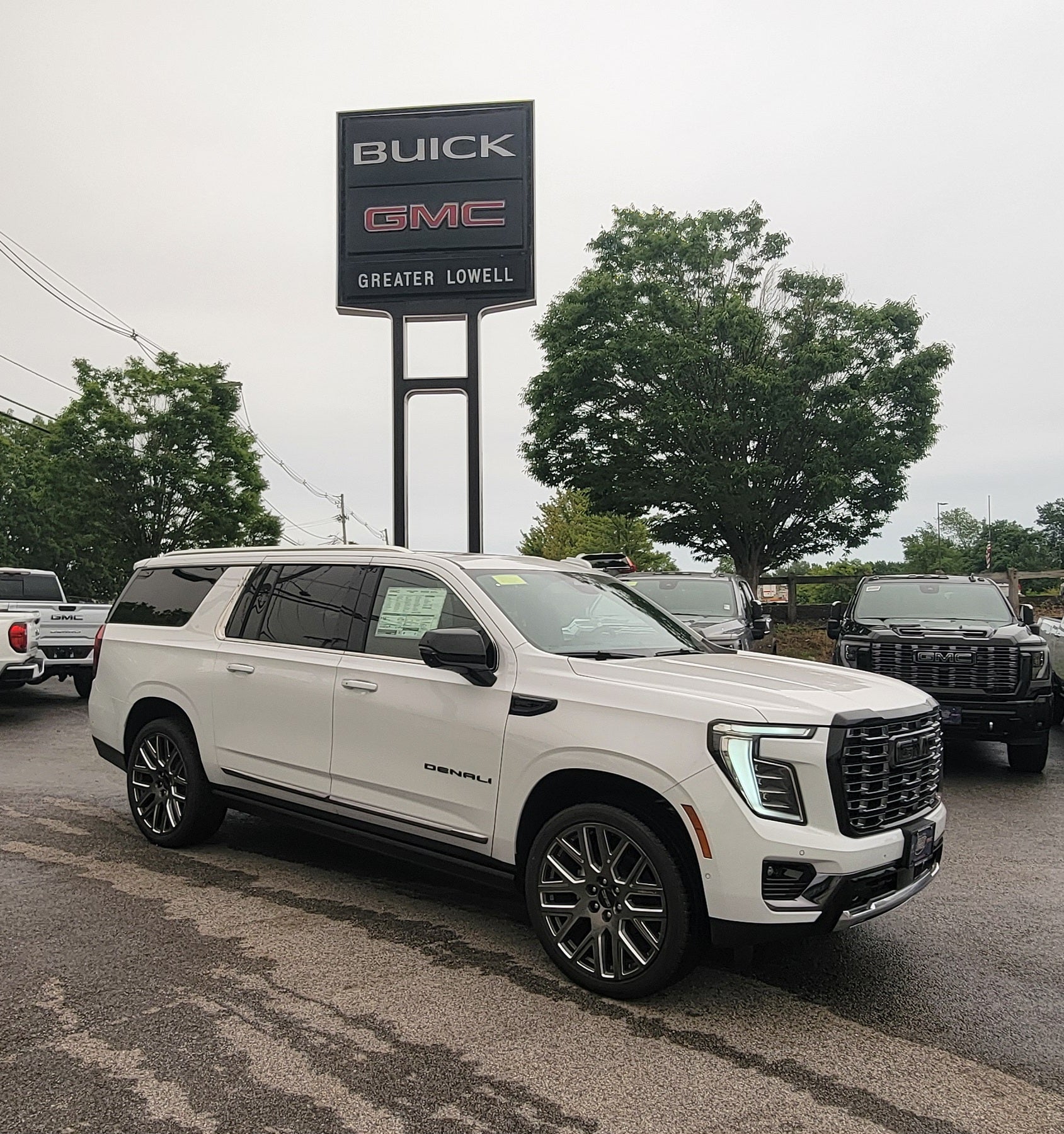 Glacier White Tricoat 2026 GMC Yukon XL SUV / Crossover Four-Wheel Drive Automatic