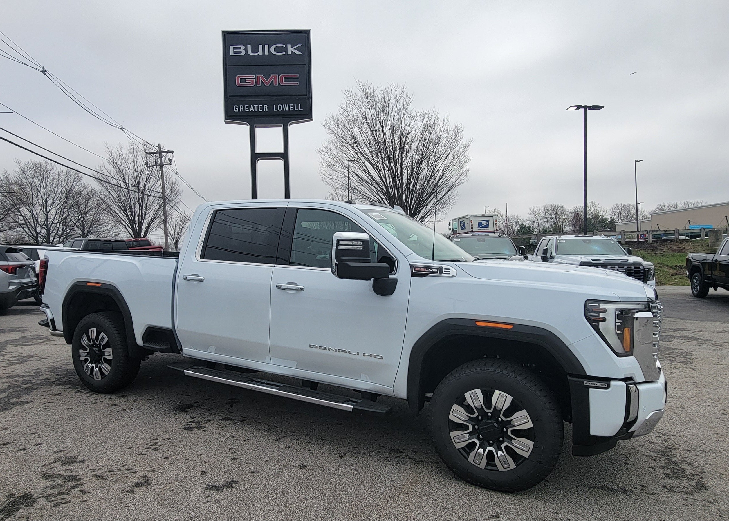Glacier White Tricoat 2026 GMC Sierra 2500HD Denali Crew Cab 4WD Pickup Truck Four-Wheel Drive Automatic