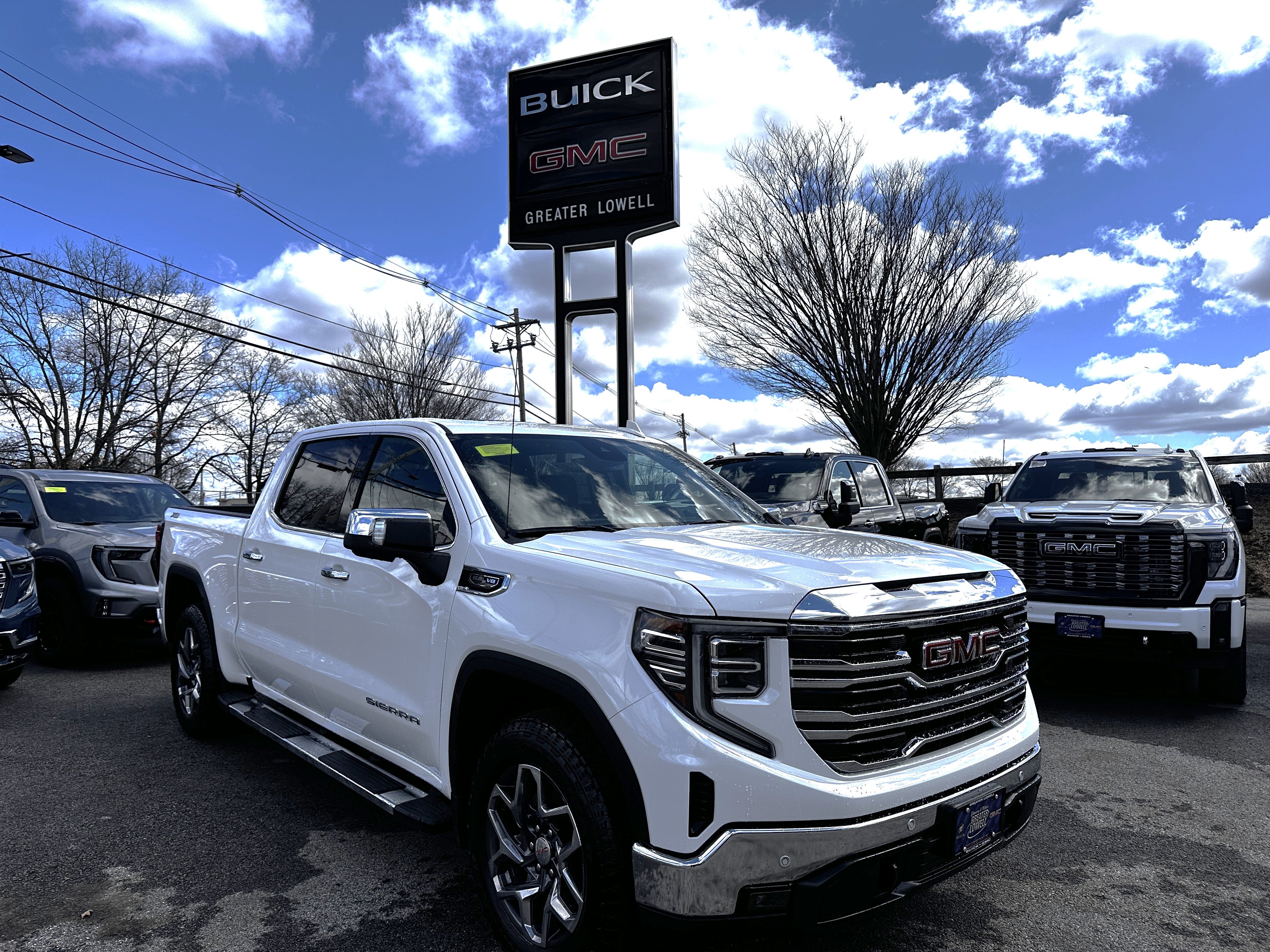 Summit White 2026 GMC Sierra 1500 SLT Crew Cab 4WD Pickup Truck Four-Wheel Drive Automatic