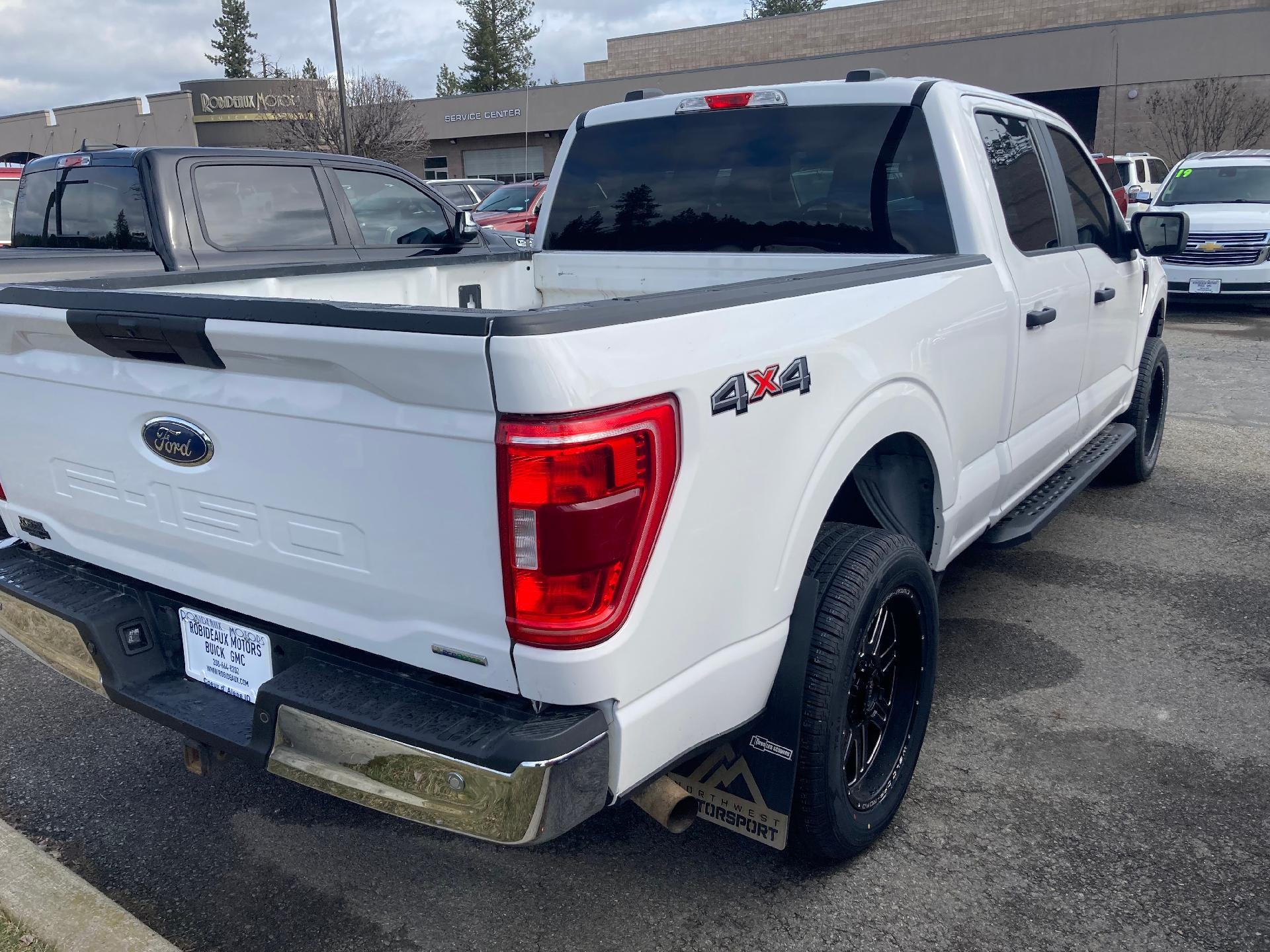 View vehicle photo 3
