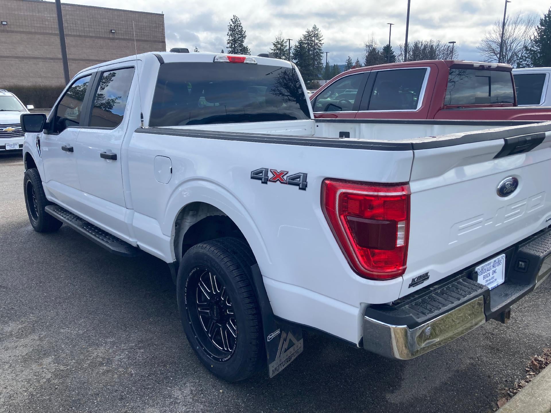 View vehicle photo 4