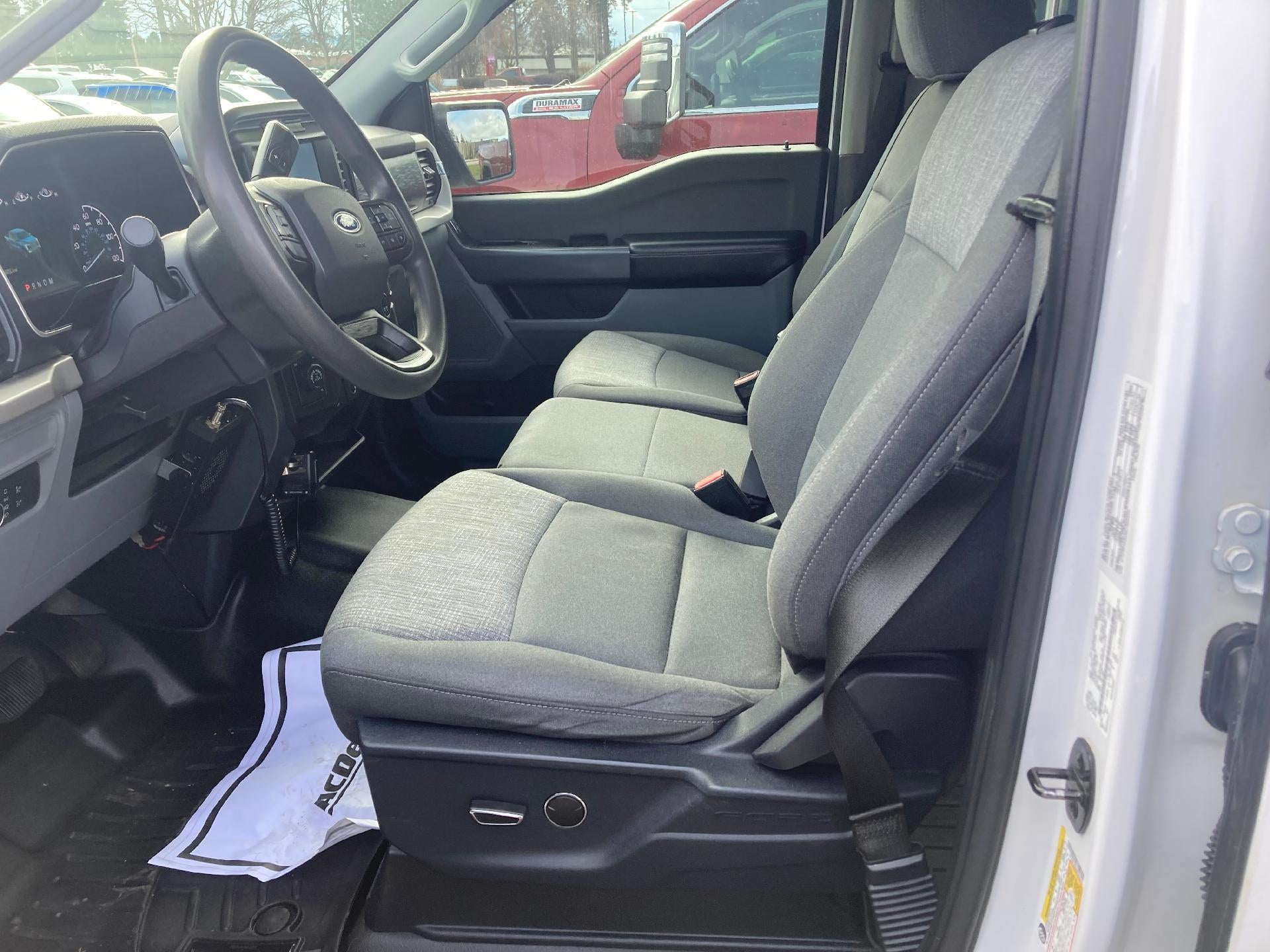 View vehicle photo 5