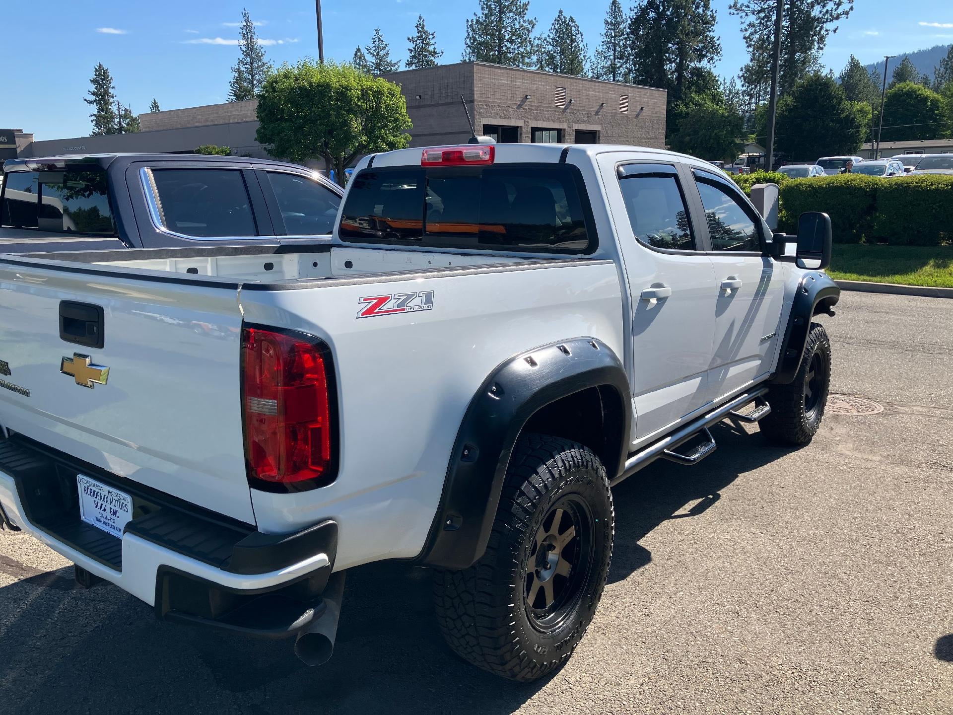 View vehicle photo 3