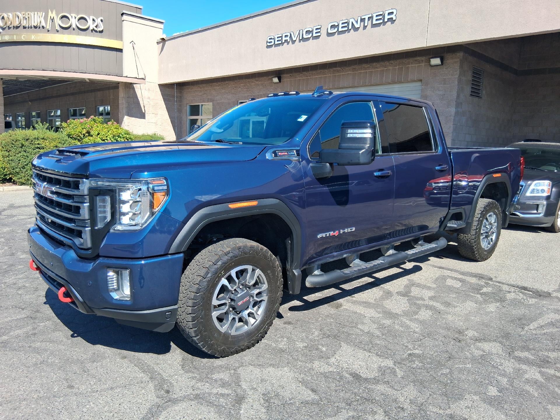  2022 GMC Sierra 2500HD AT4 Crew Cab 4WD   