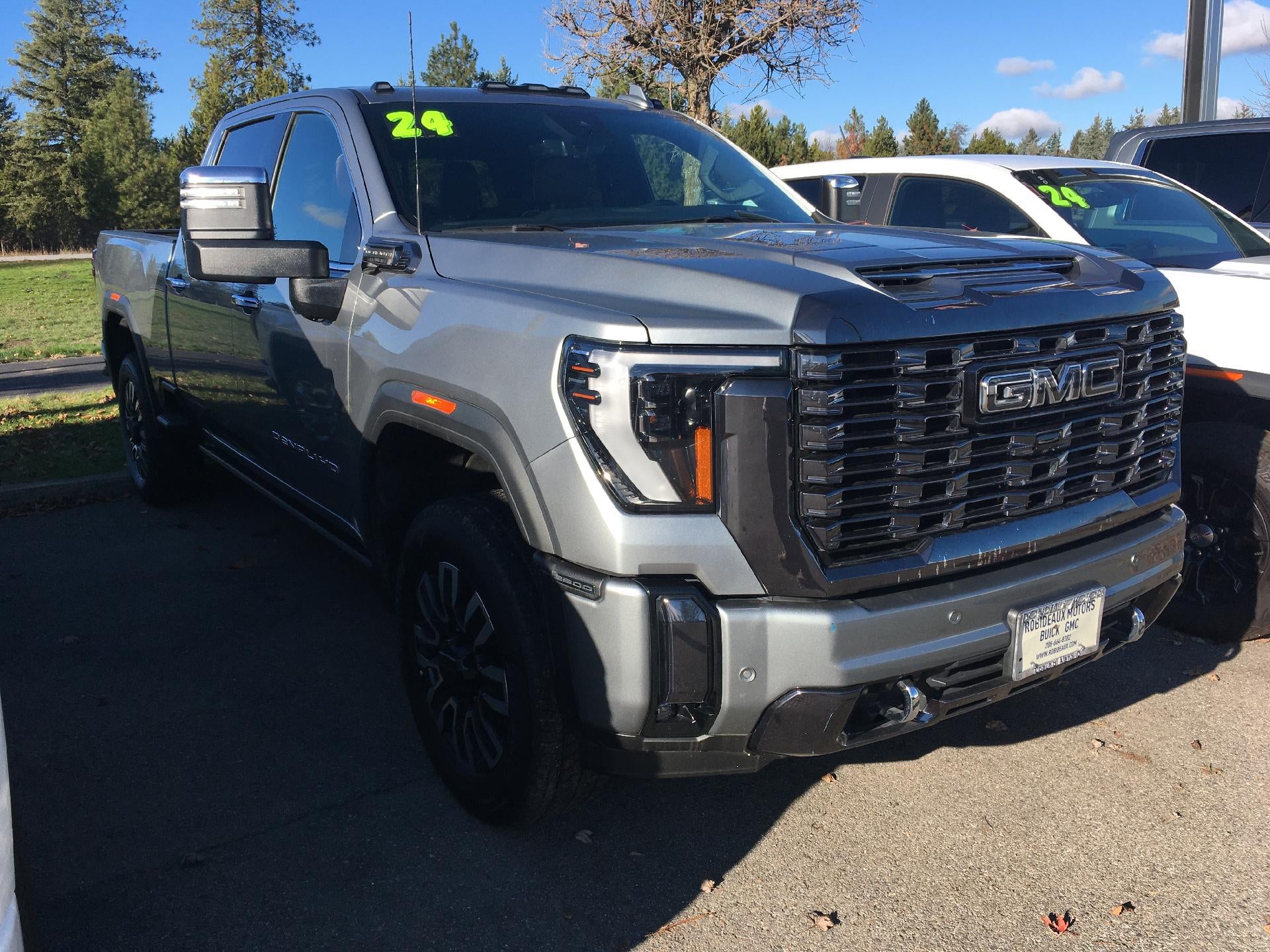 View vehicle photo 2
