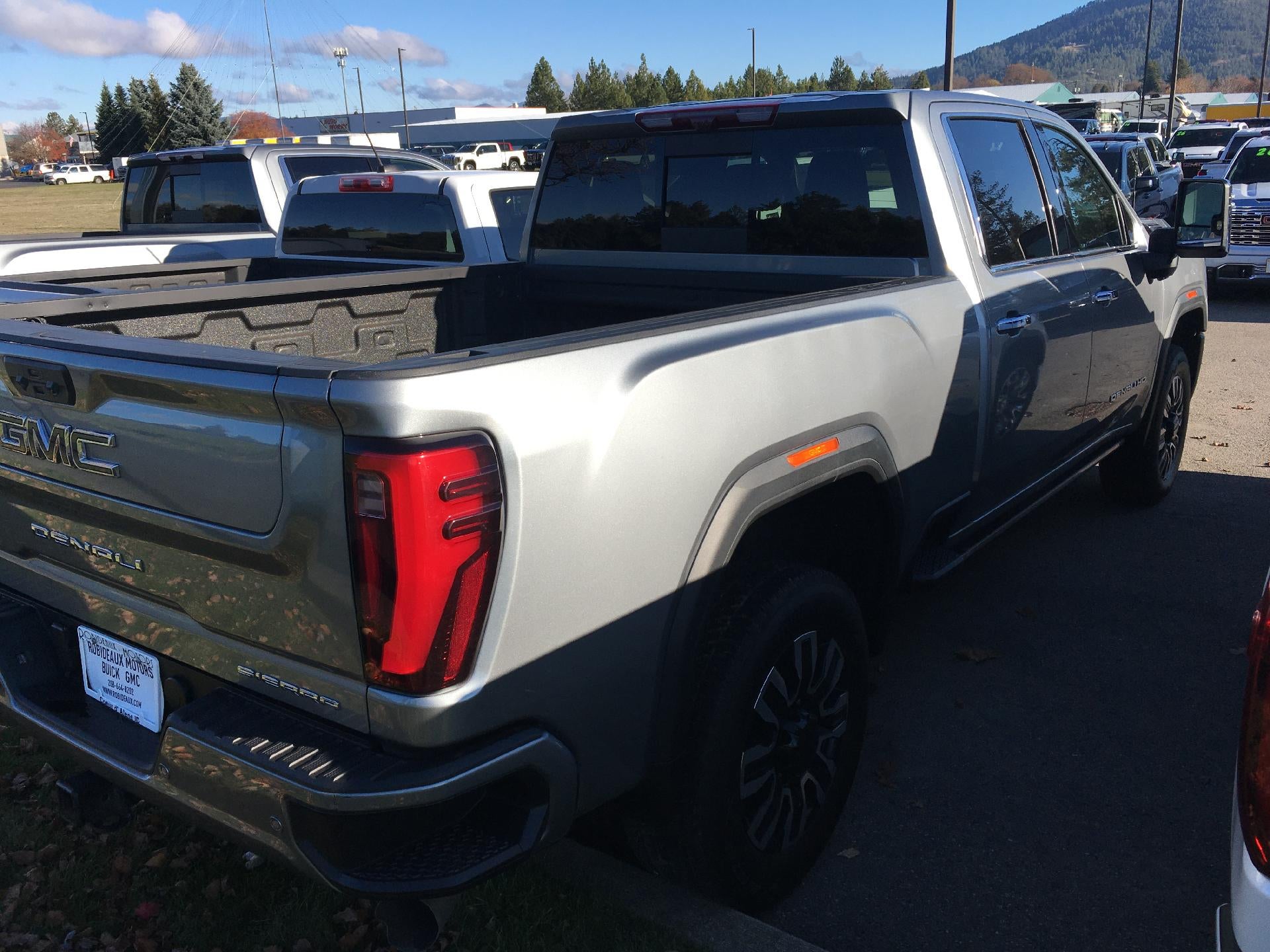 View vehicle photo 3