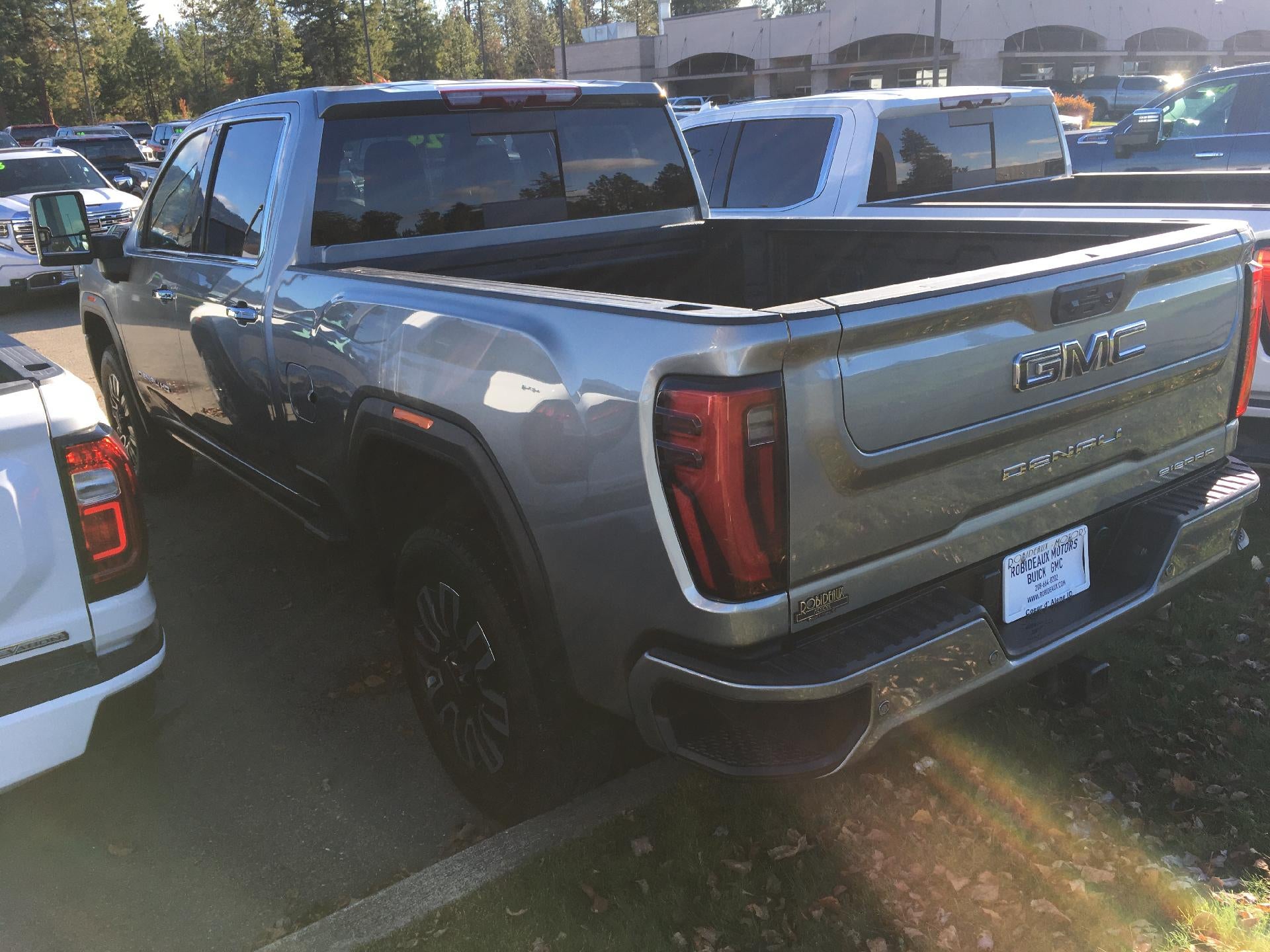View vehicle photo 4