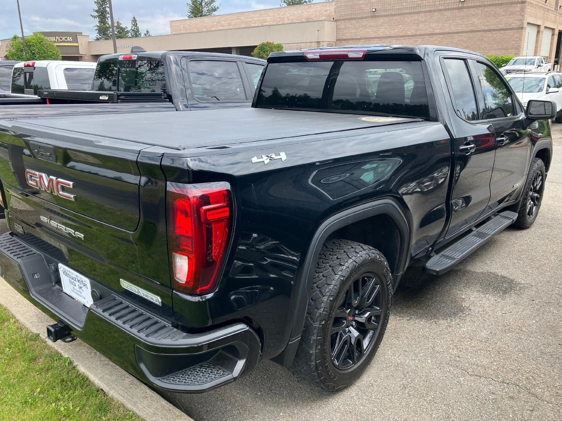 View vehicle photo 3