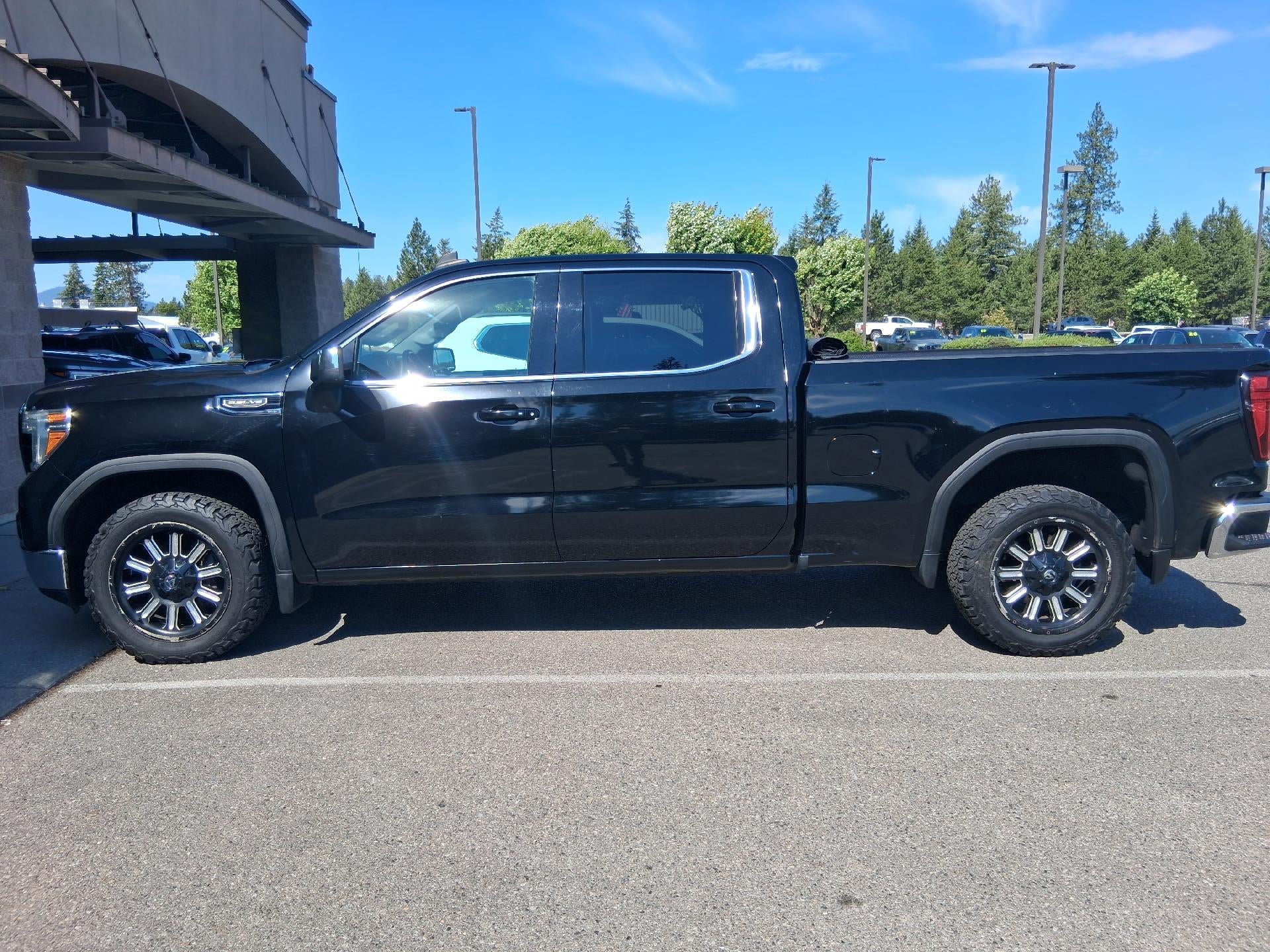 View vehicle photo 2
