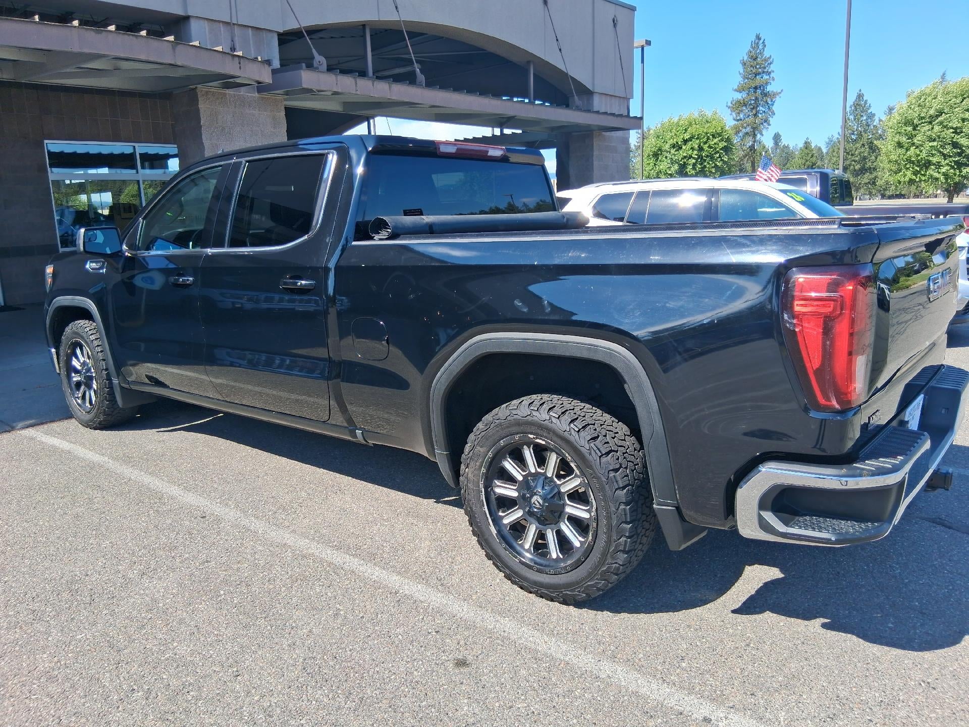 View vehicle photo 3