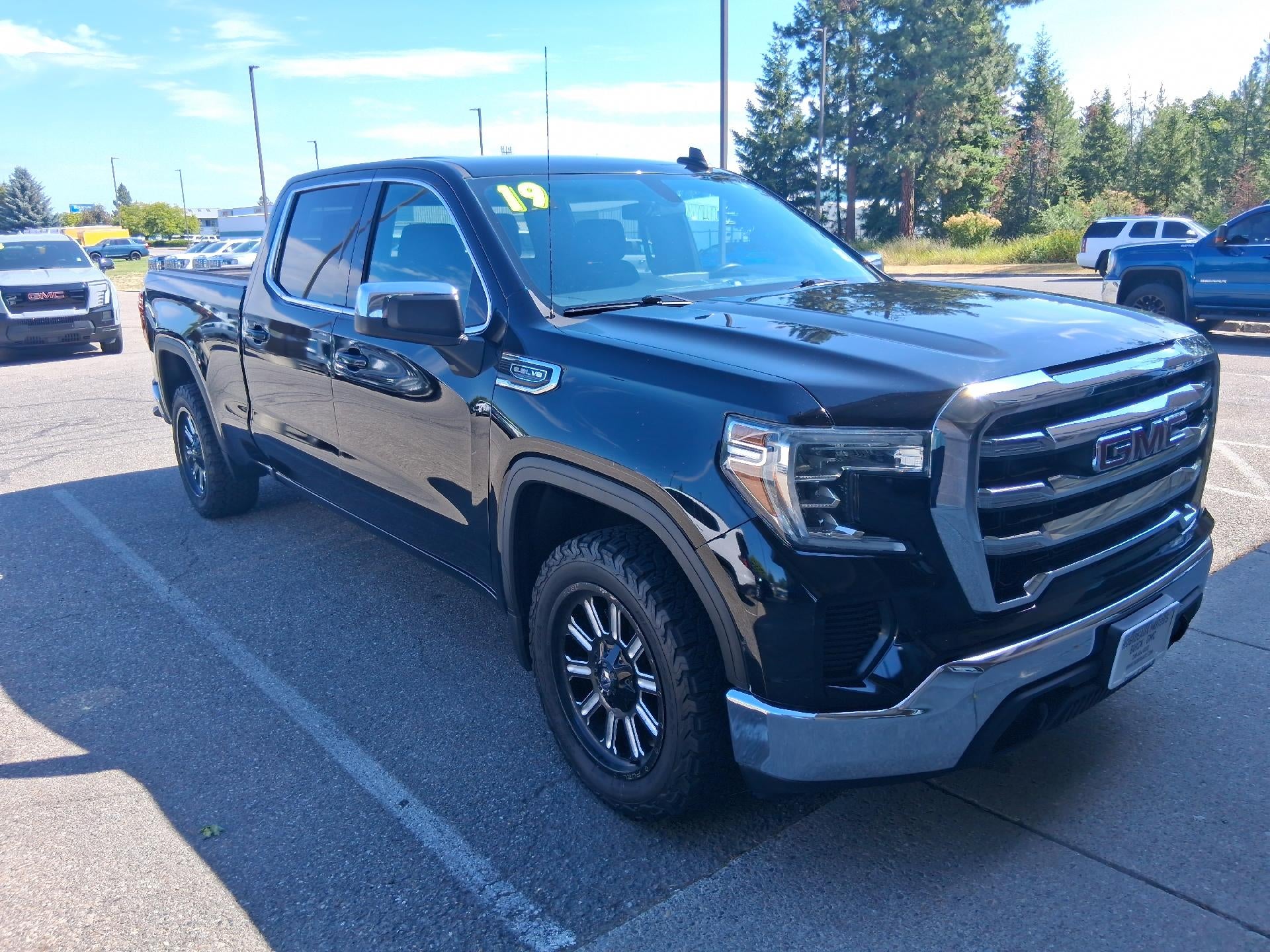 View vehicle photo 4