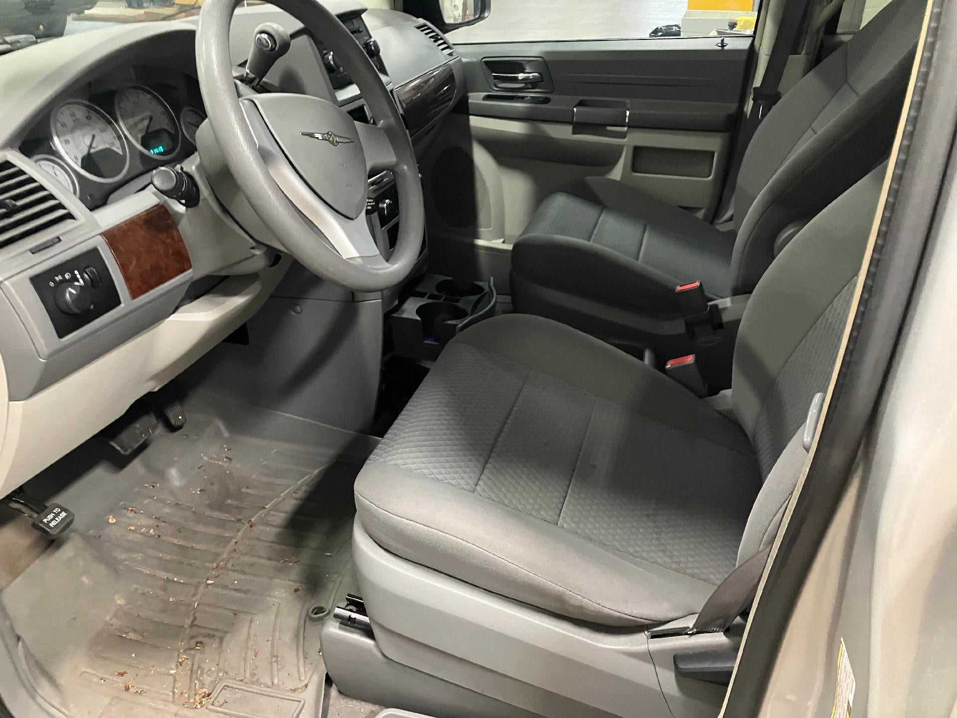 View vehicle photo 4