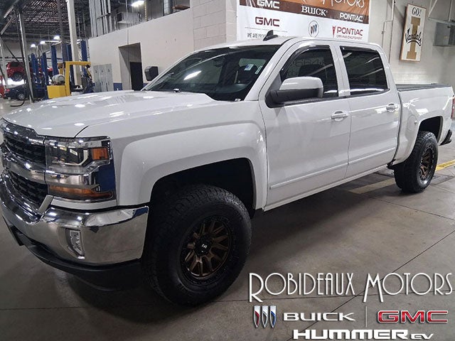 Summit White 2018 Chevrolet Silverado 1500 Pickup Truck Four-Wheel Drive Automatic