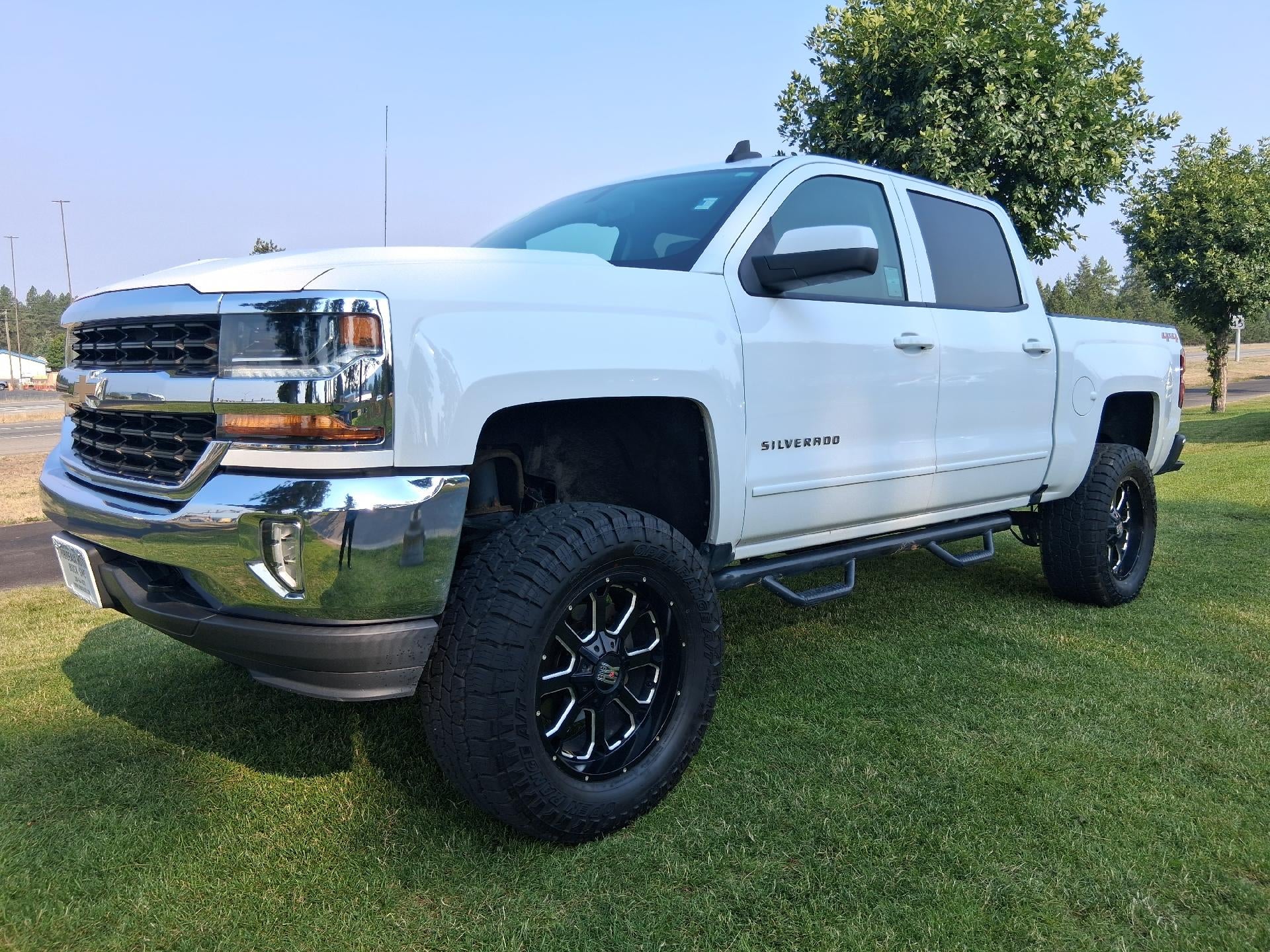 Summit White 2018 Chevrolet Silverado 1500 Pickup Truck Four-Wheel Drive Automatic