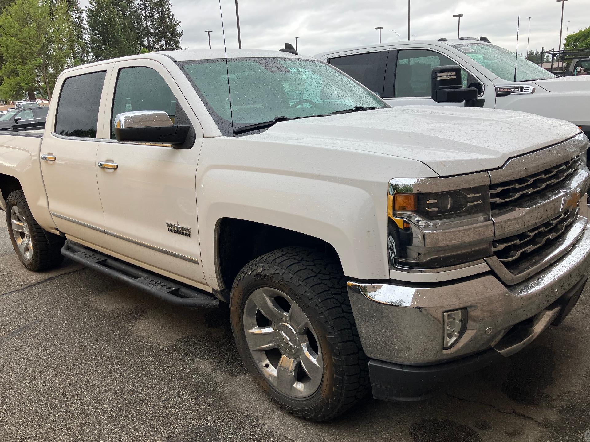 View vehicle photo 2