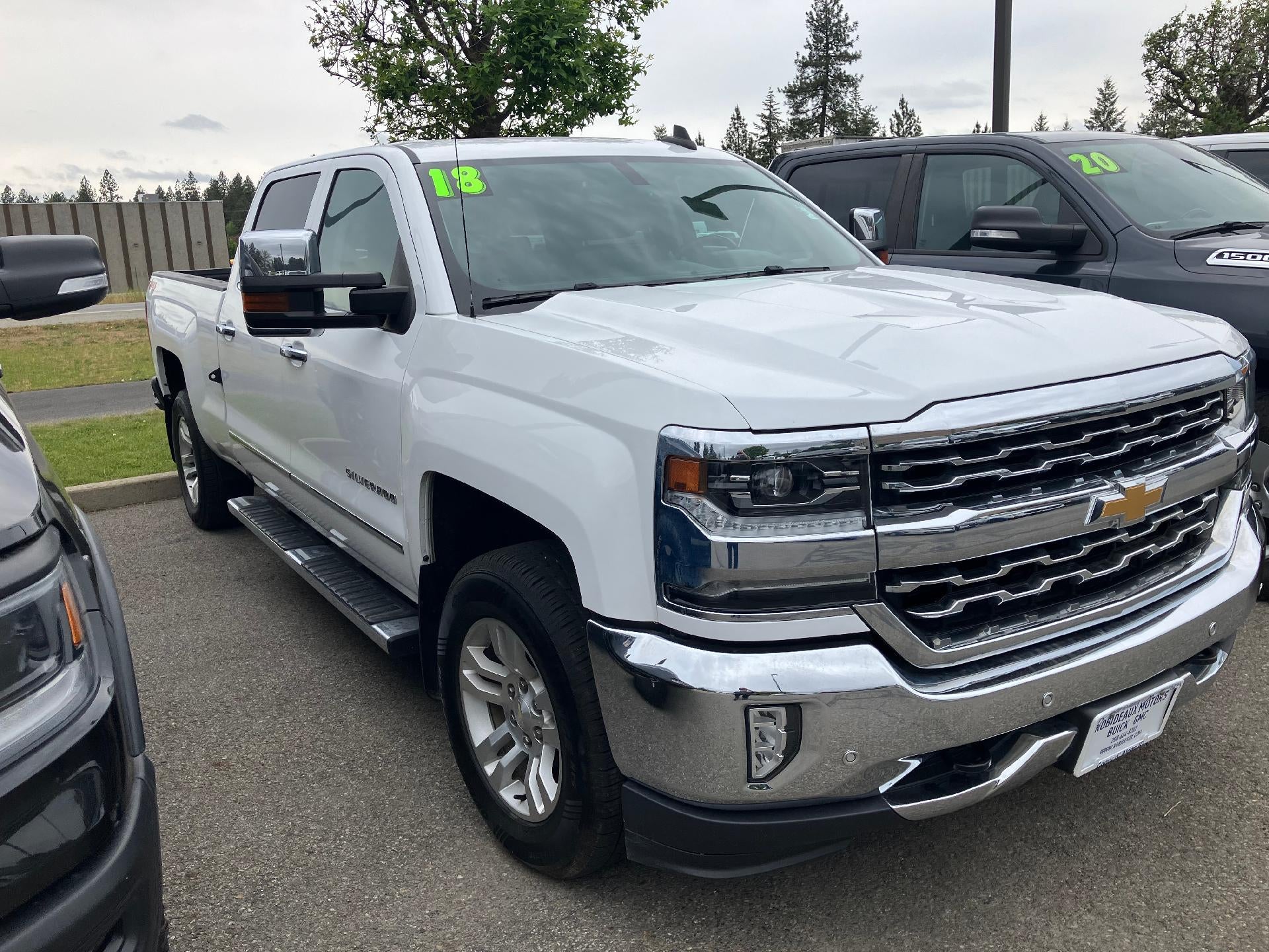 View vehicle photo 2