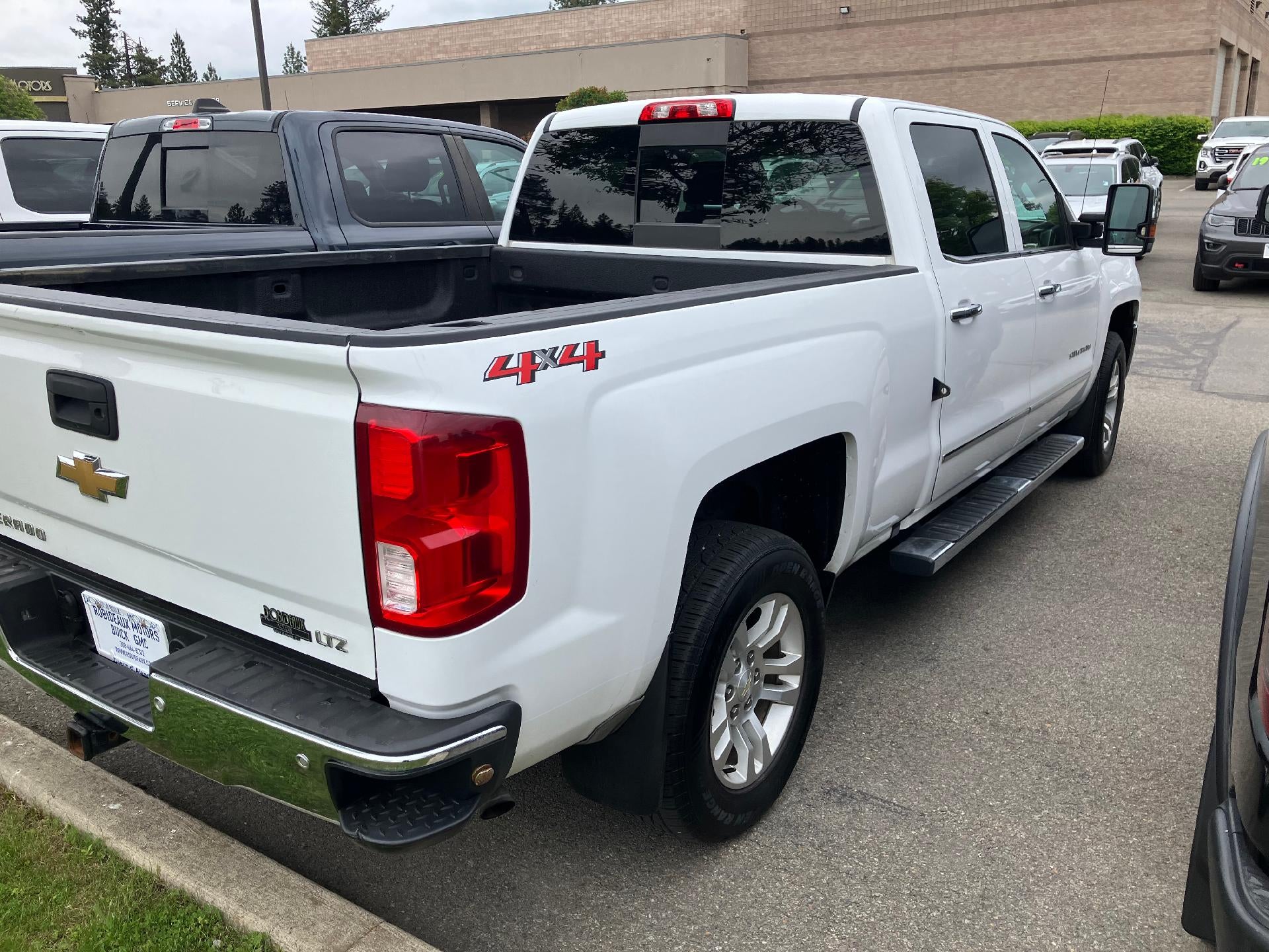 View vehicle photo 3