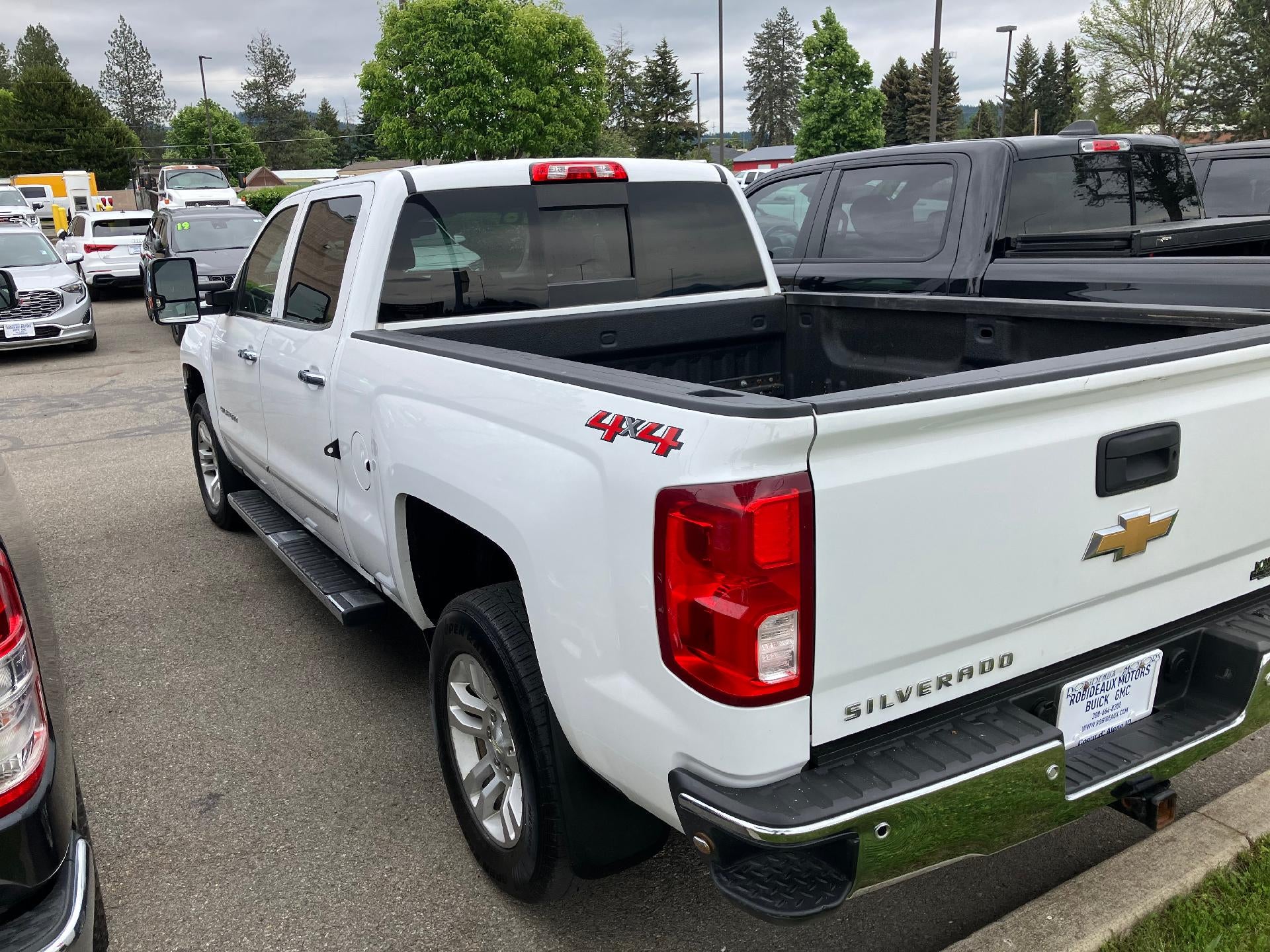 View vehicle photo 4