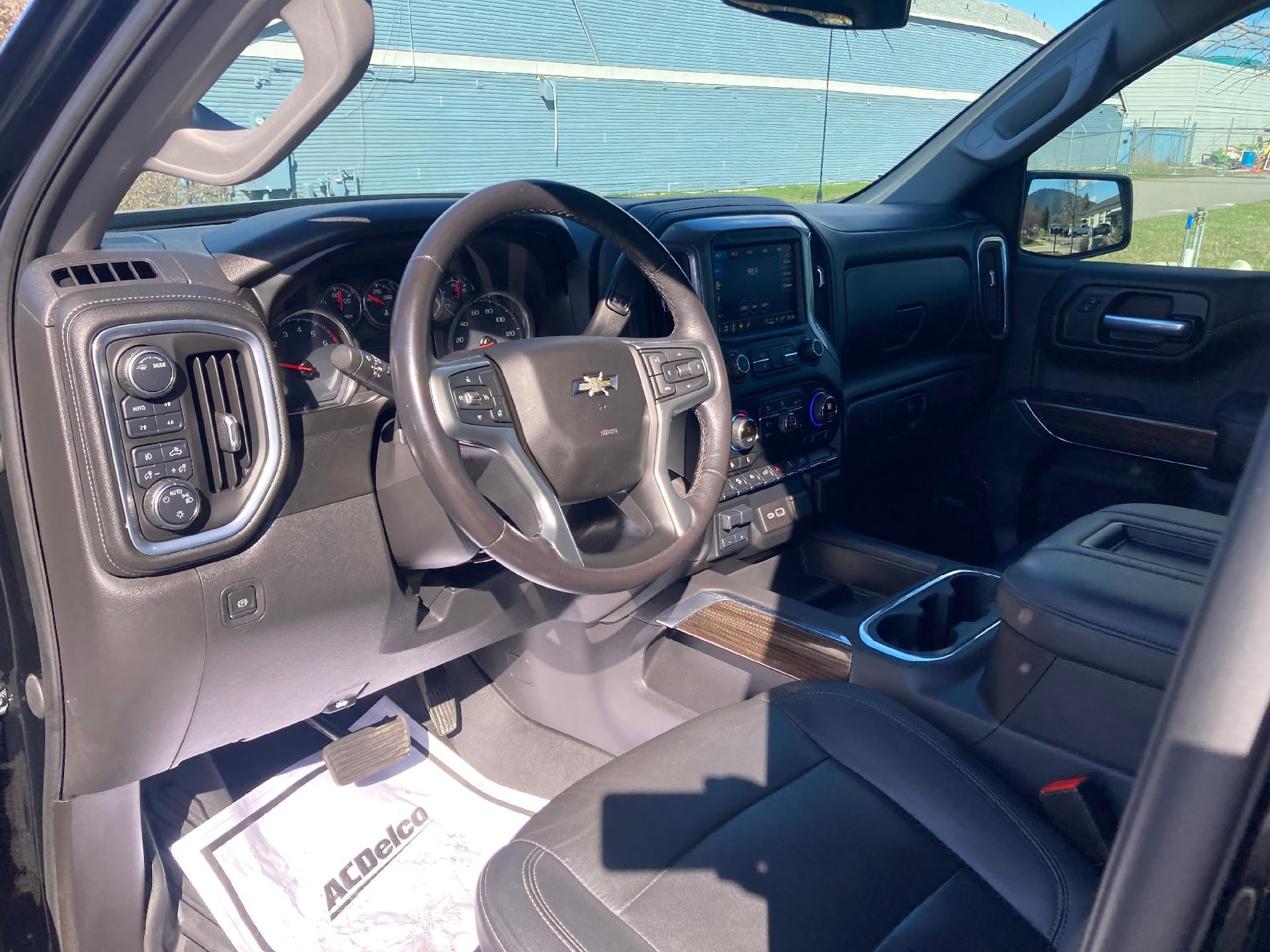 View vehicle photo 7