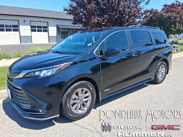 Black 2021 Toyota Sienna Minivan Front-Wheel Drive 