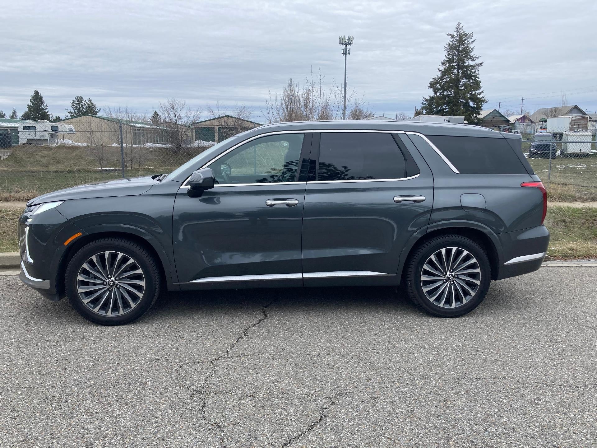 View vehicle photo 2