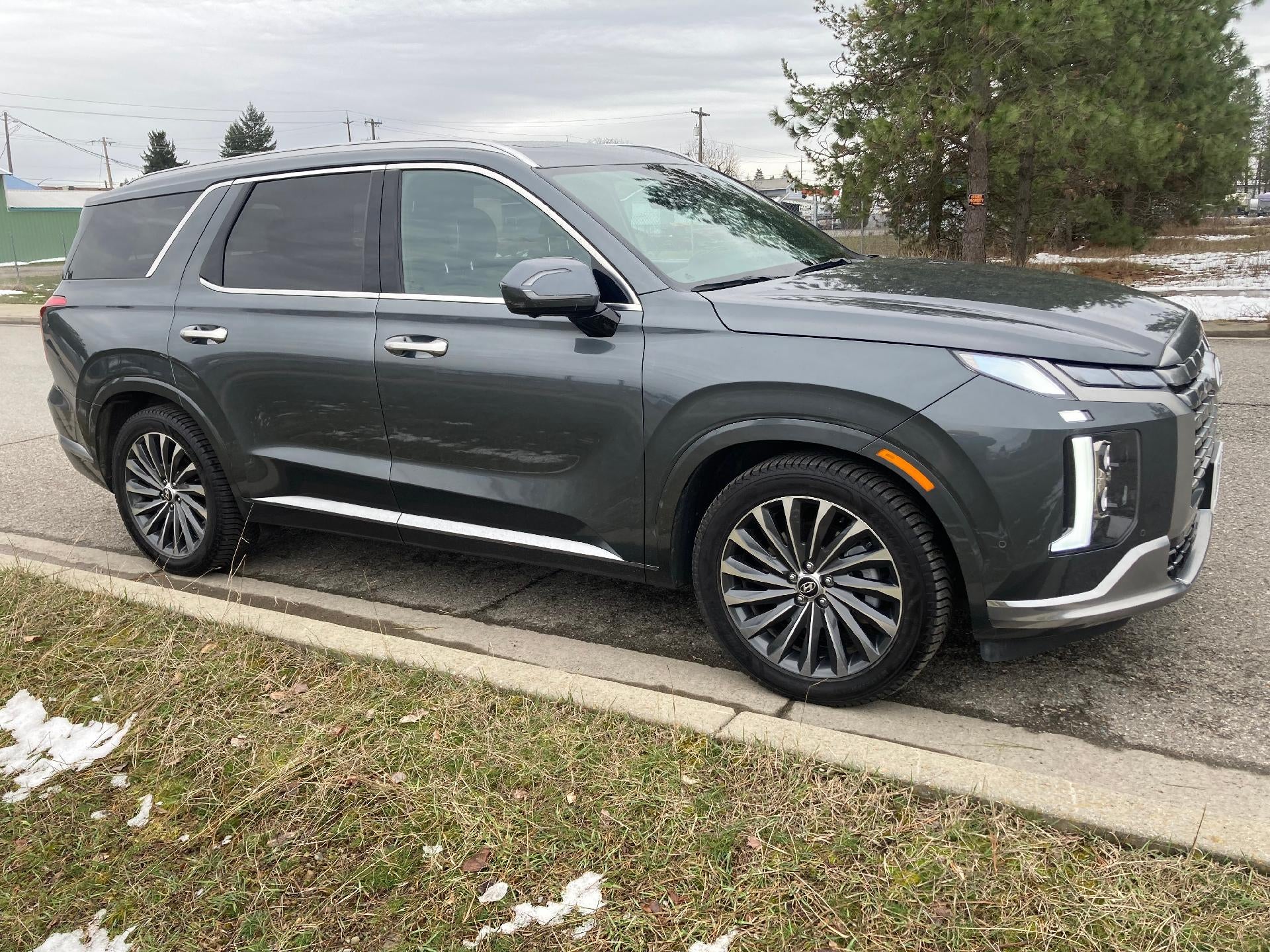 View vehicle photo 4