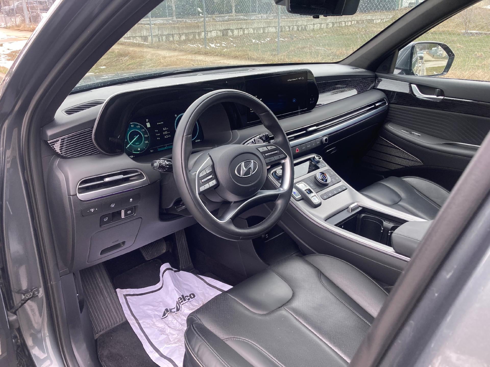 View vehicle photo 6